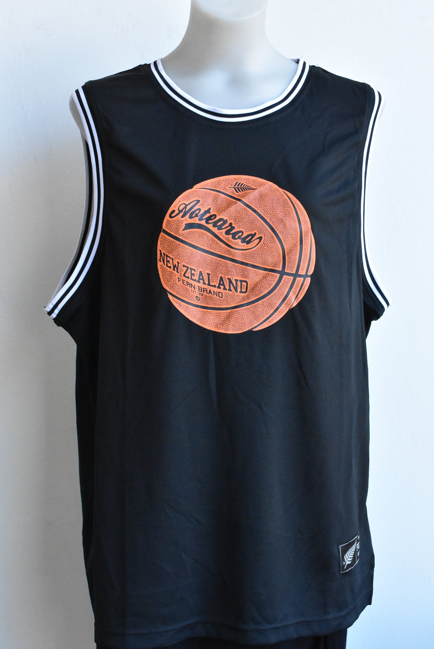 The Fern Brand basketball singlet, M