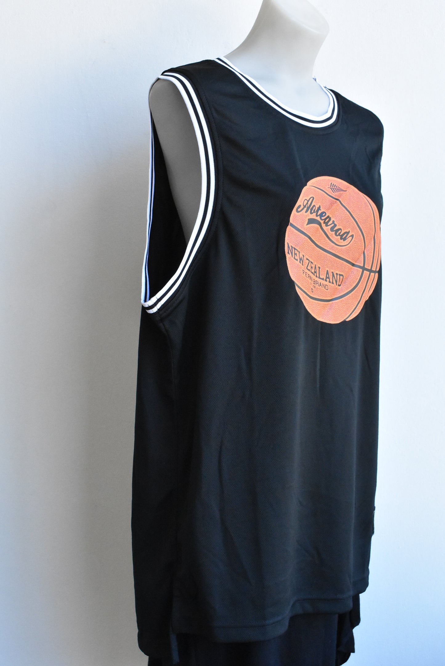 The Fern Brand basketball singlet, M