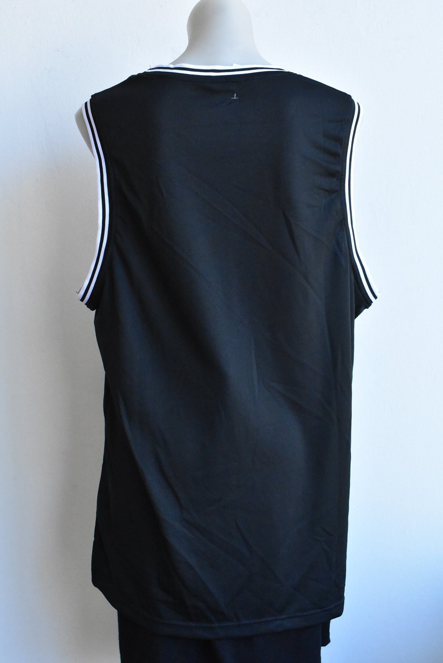 The Fern Brand basketball singlet, M