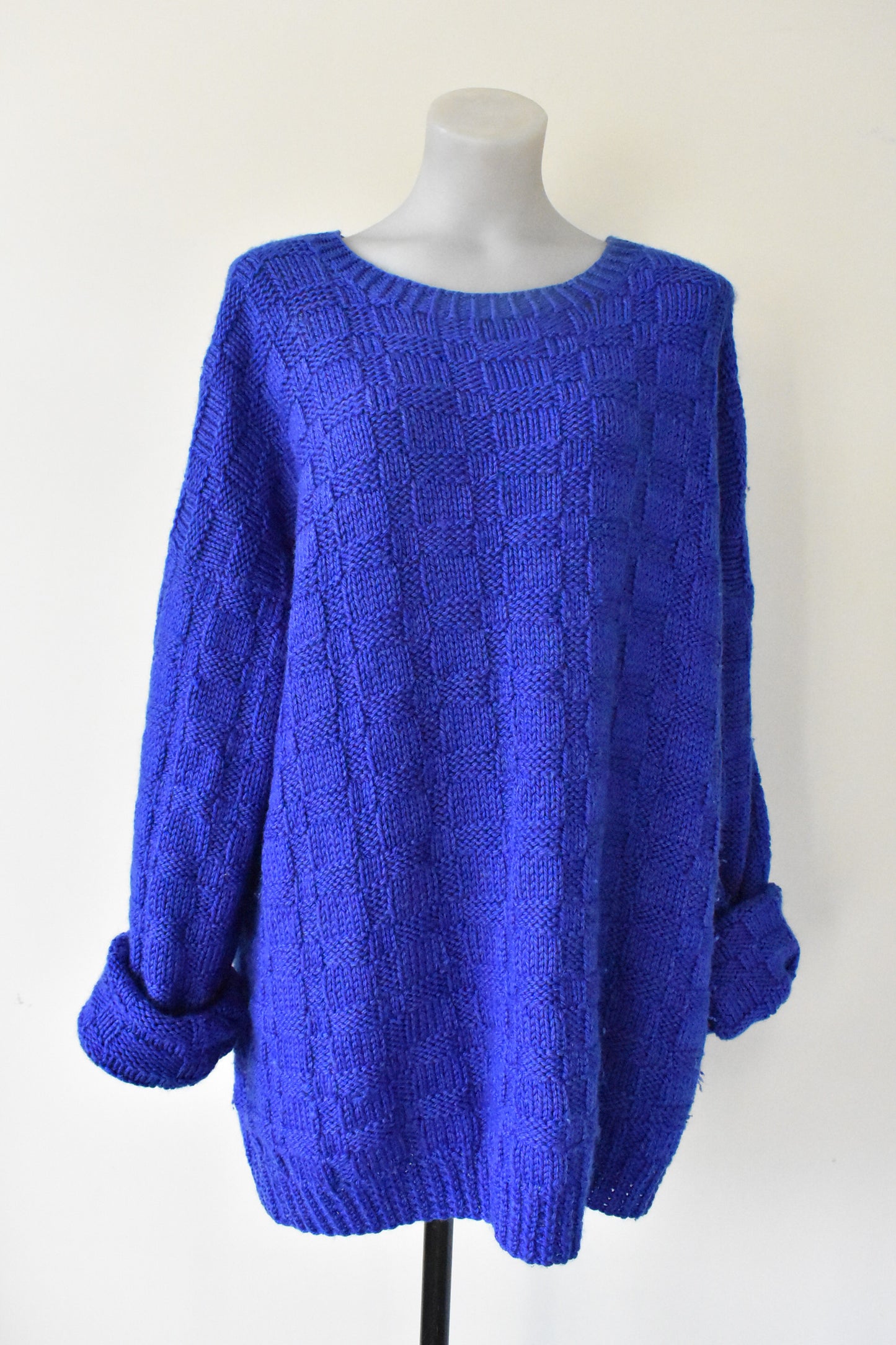 Big beautiful royal blue knit jersey, size XL