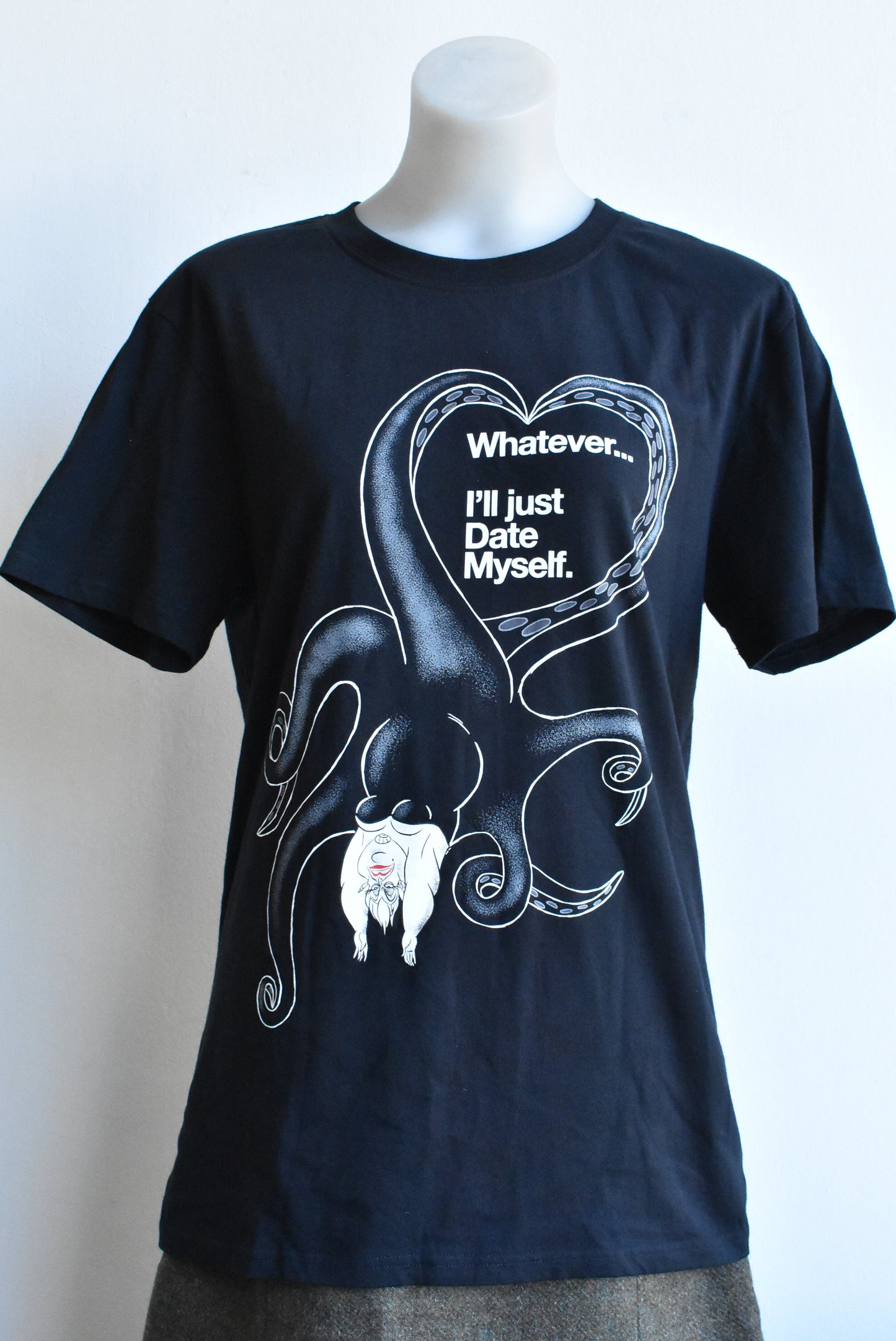 Disney pop culture zing t-shirt, M (NWT)