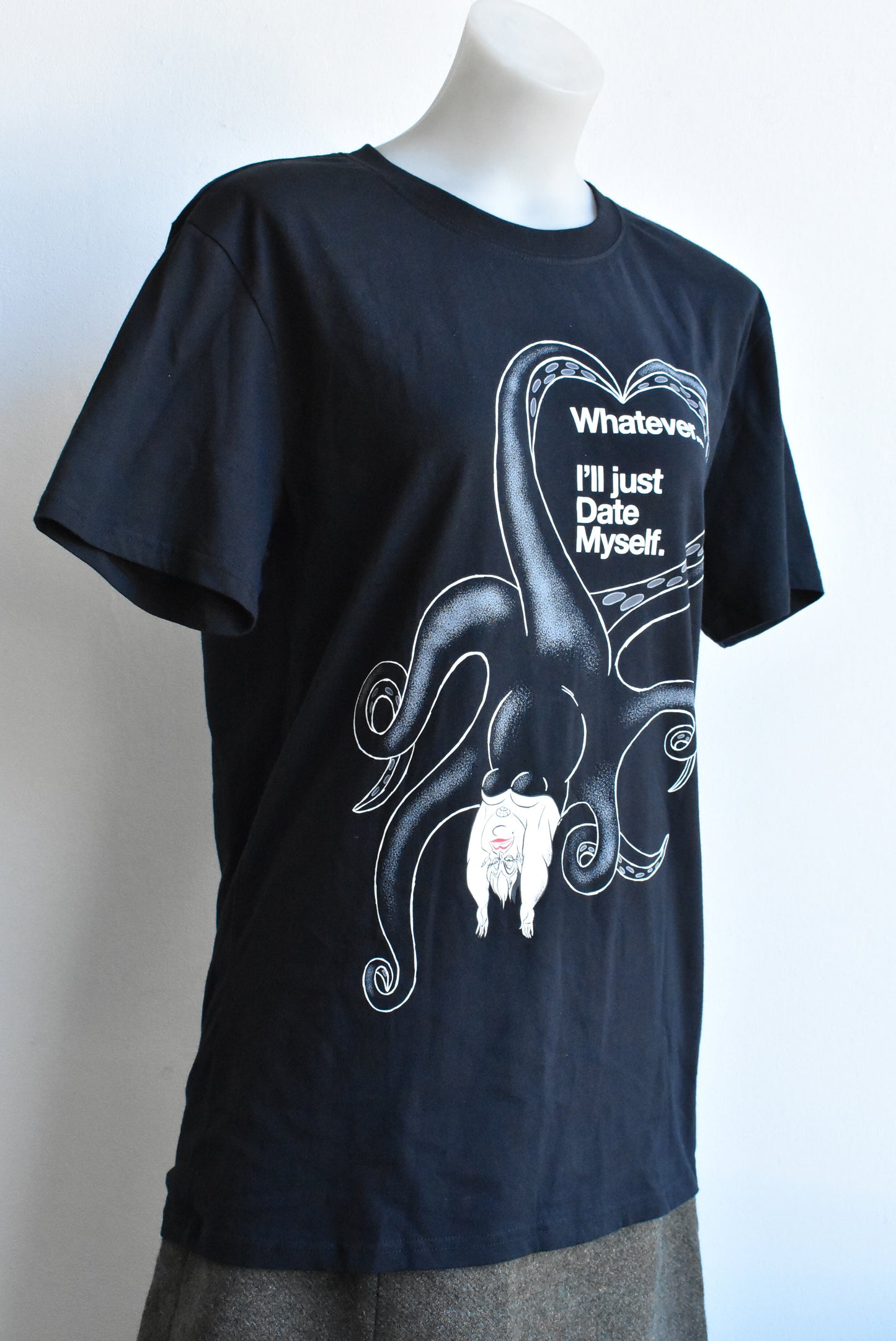 Disney pop culture zing t-shirt, M (NWT)
