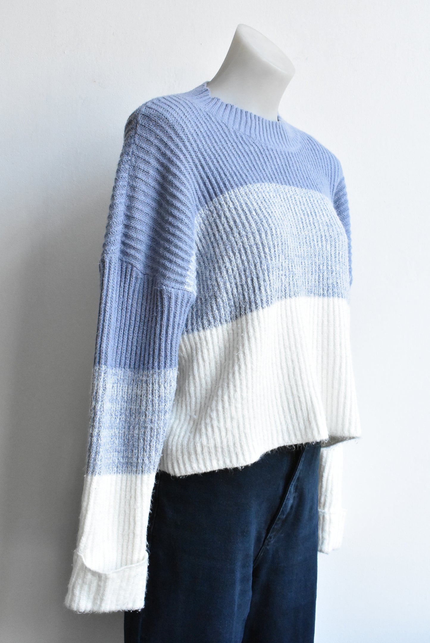 Mirrou blue and white cropped jersey, size L