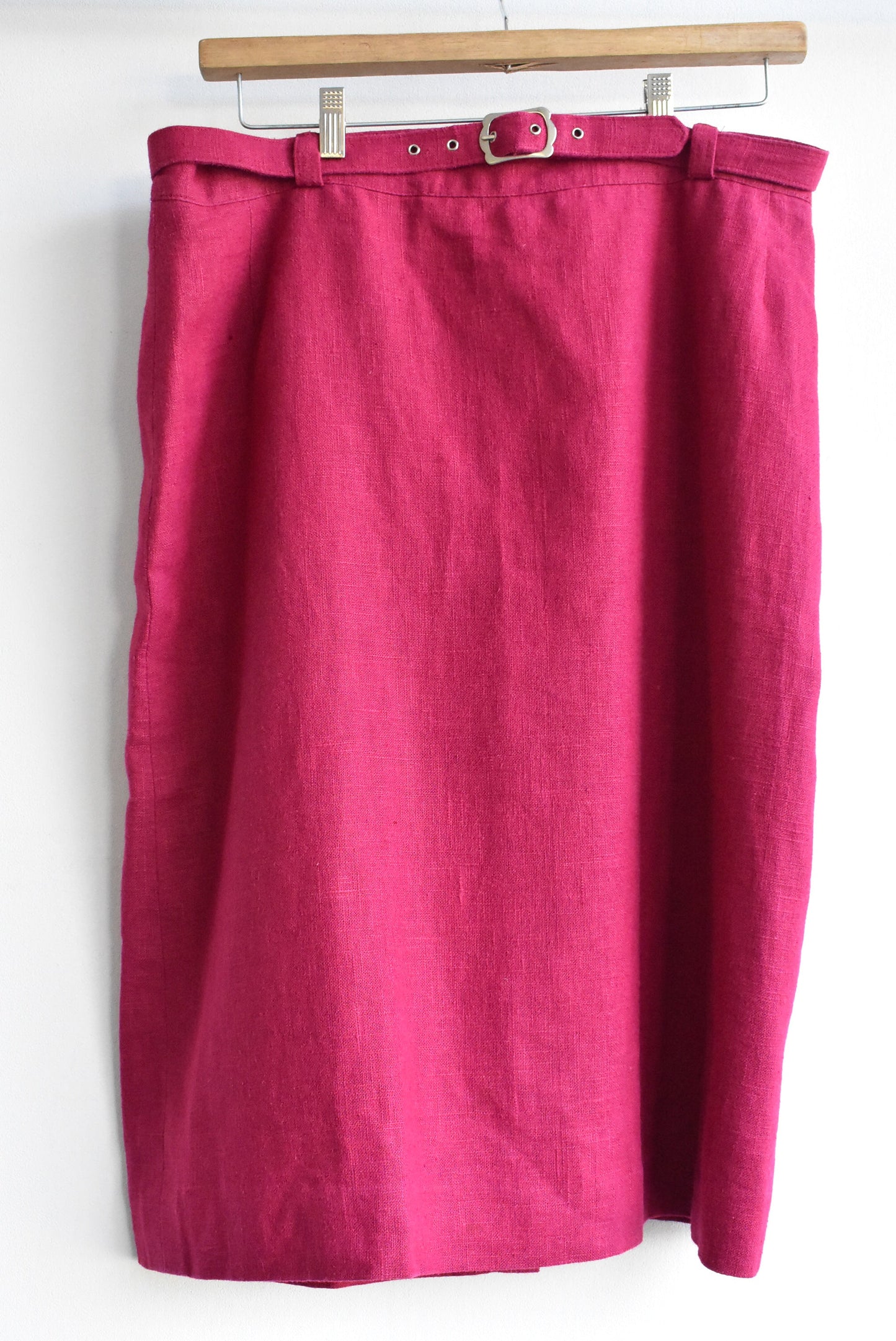 Cerise skirt with belt