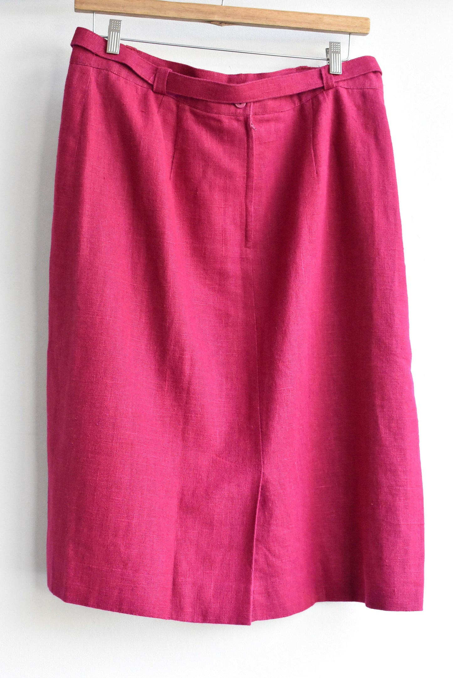 Cerise skirt with belt