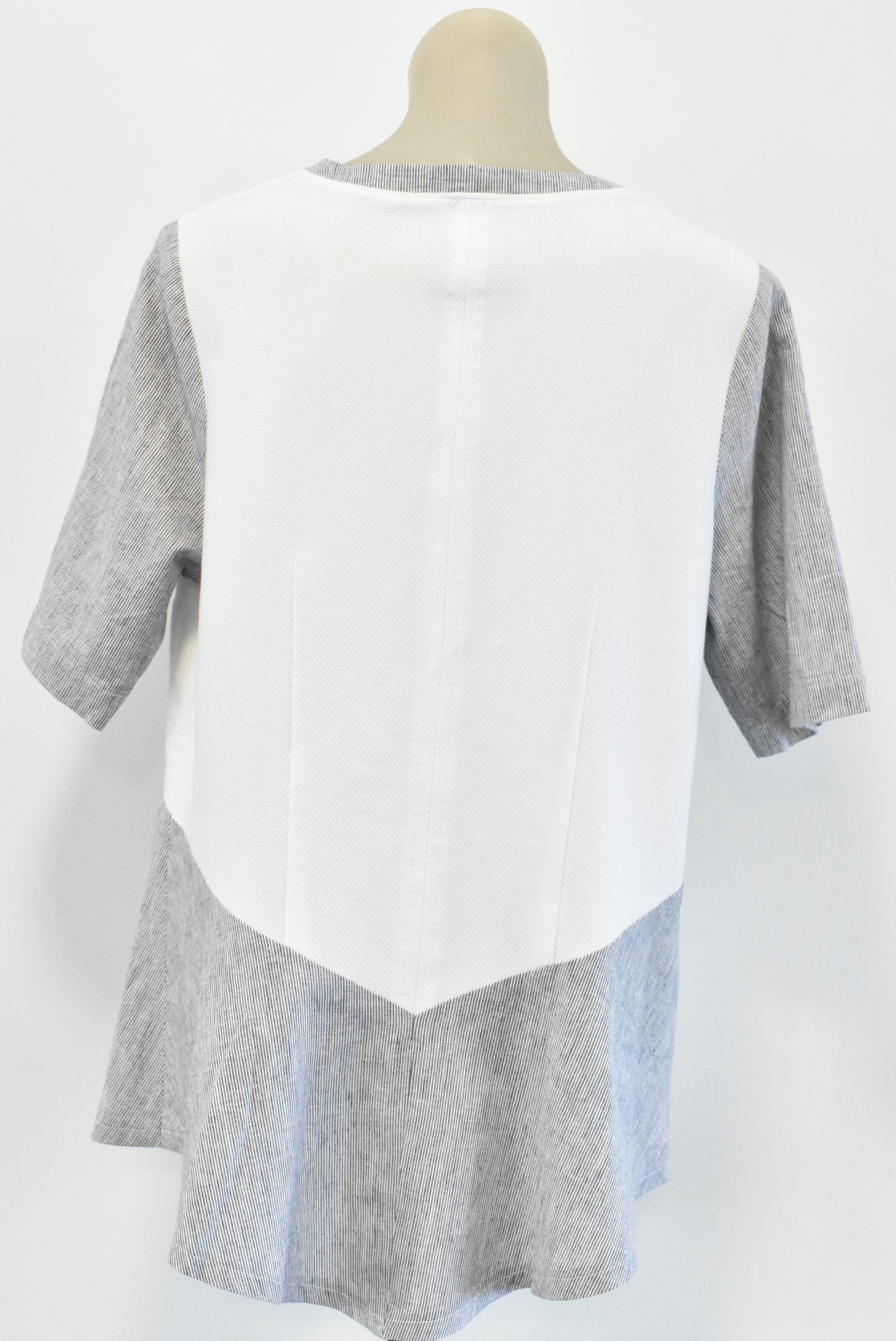 Short sleeve white and grey top, L