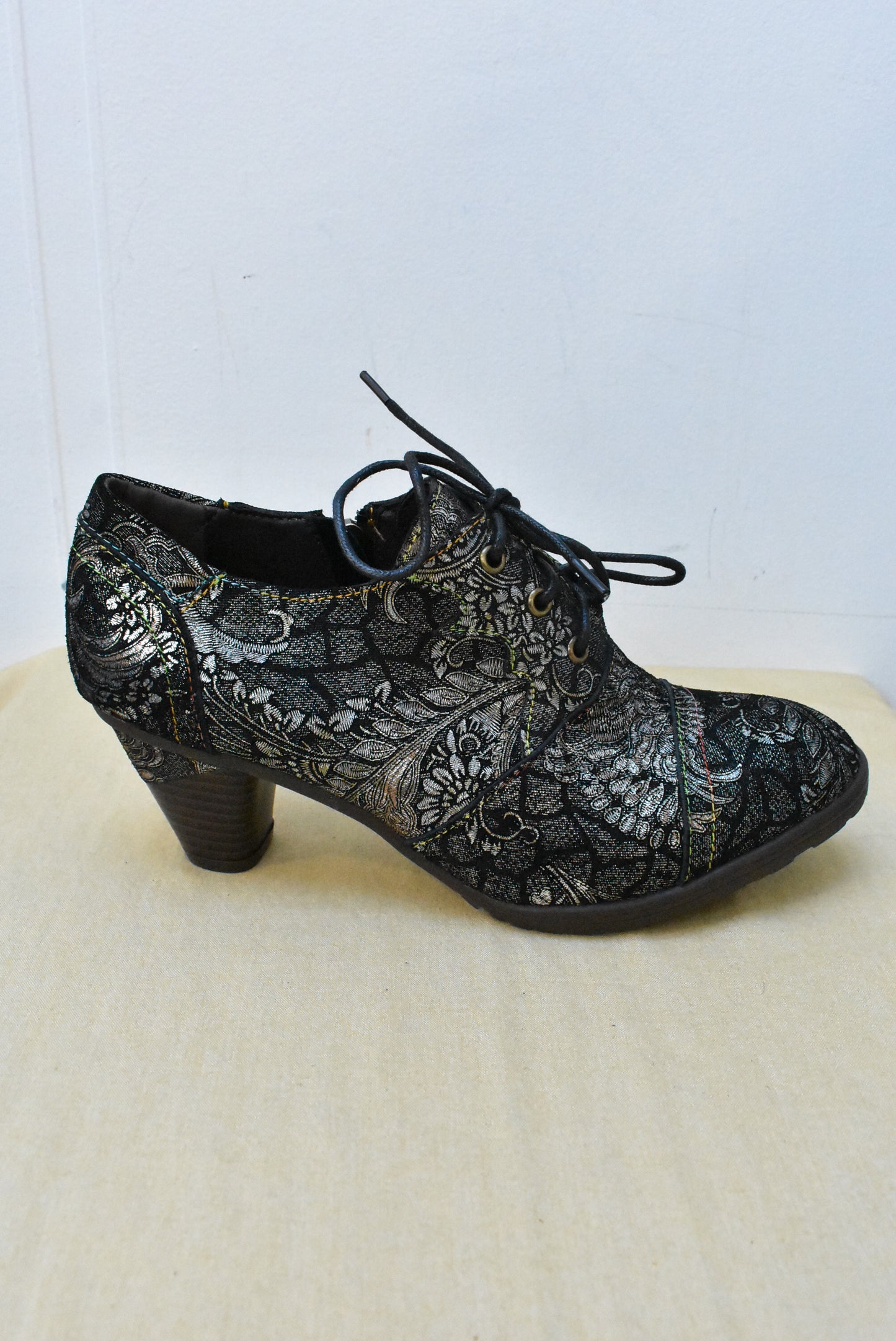 Shiny brocade look lace-up heeled ankle boots, 40 (NEW)