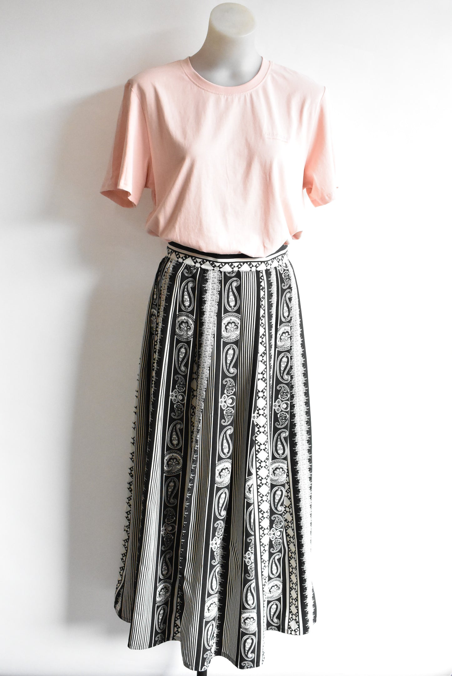 Black and white paisley pattern skirt, size s