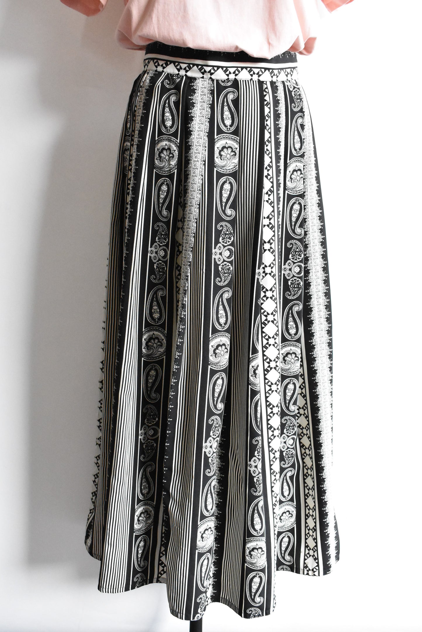 Black and white paisley pattern skirt, size s