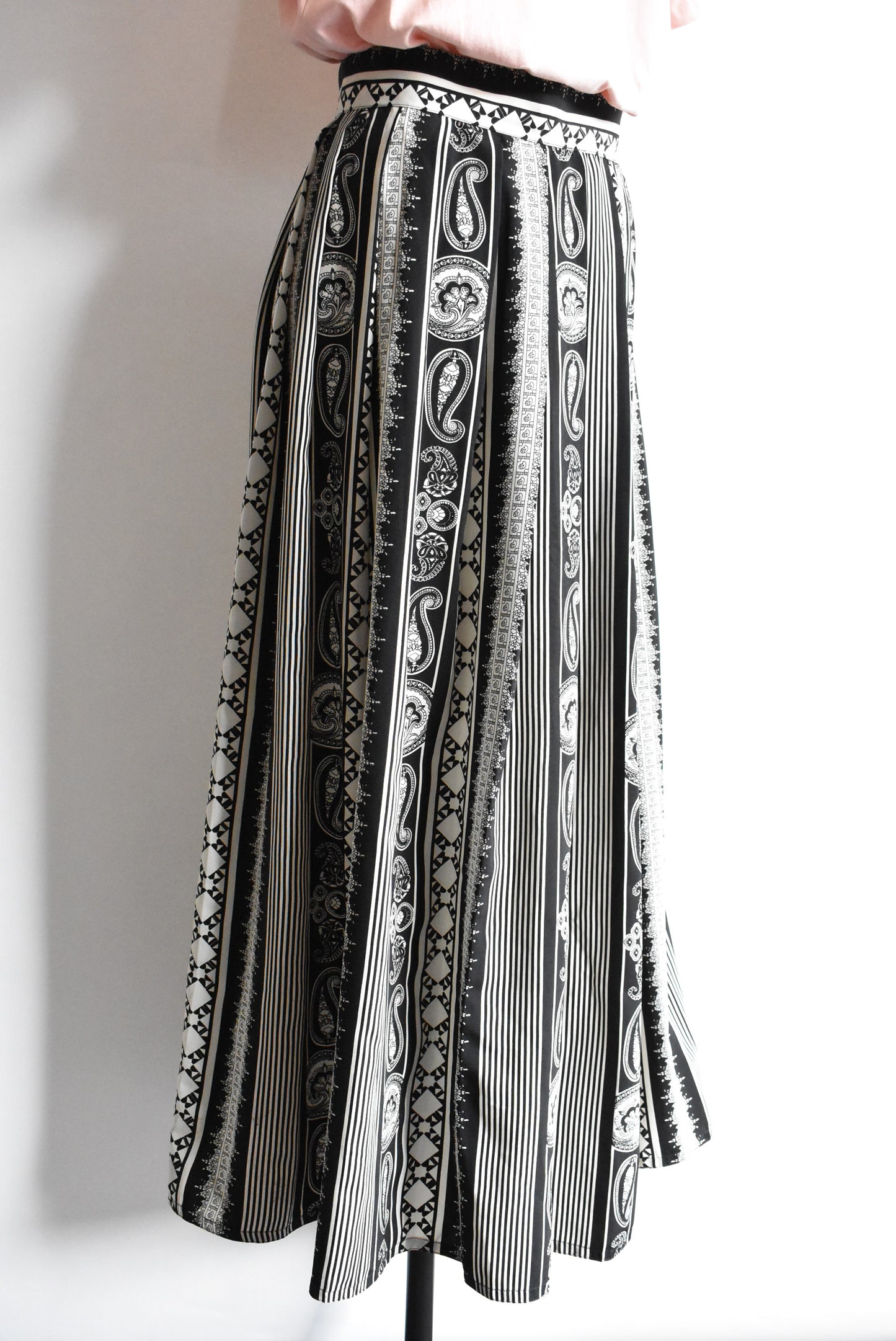 Black and white paisley pattern skirt, size s