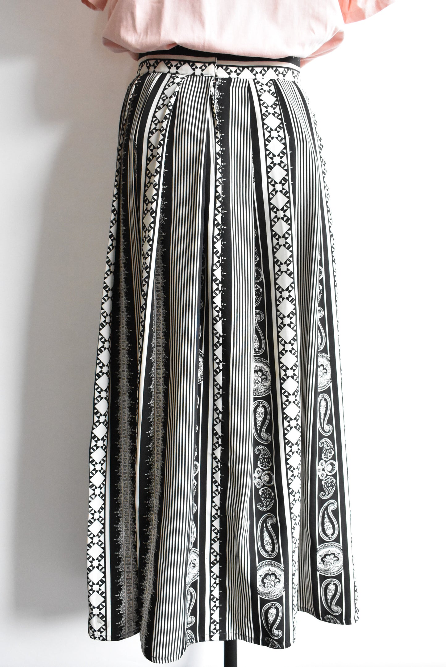 Black and white paisley pattern skirt, size s