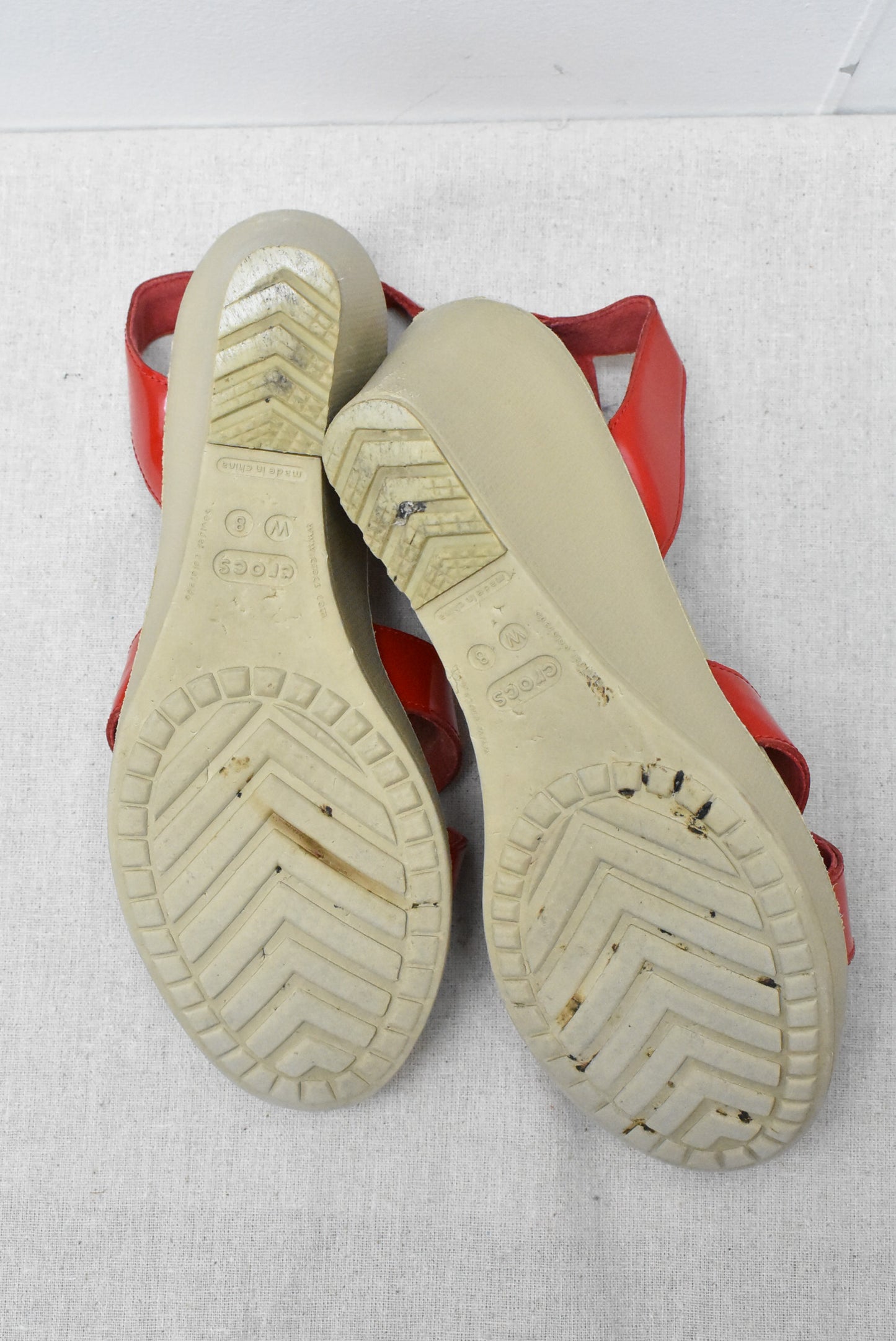 Red Croc wedges 8