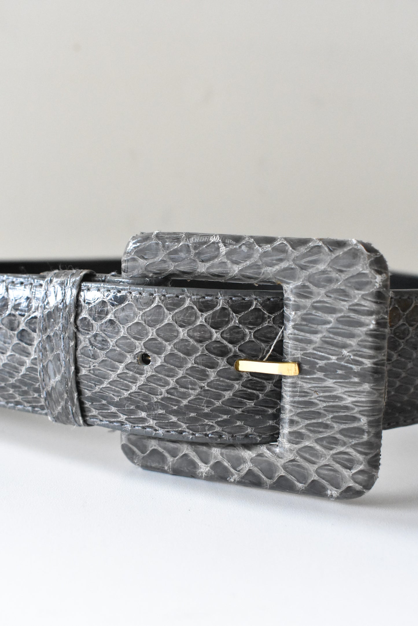 Grey snakeskin retro belt, size M