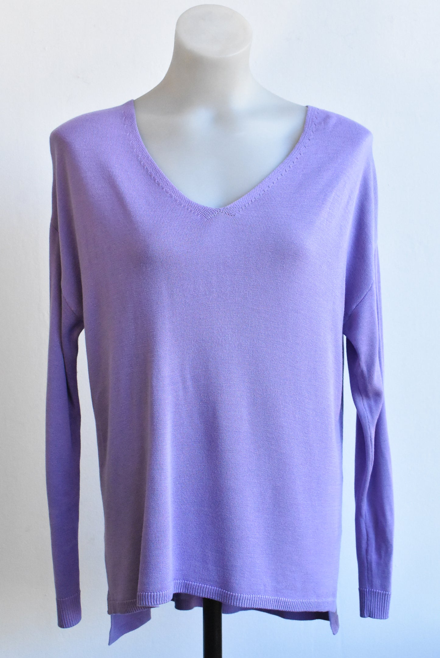 Decjuba lilac v-neck long sleeve top, size M