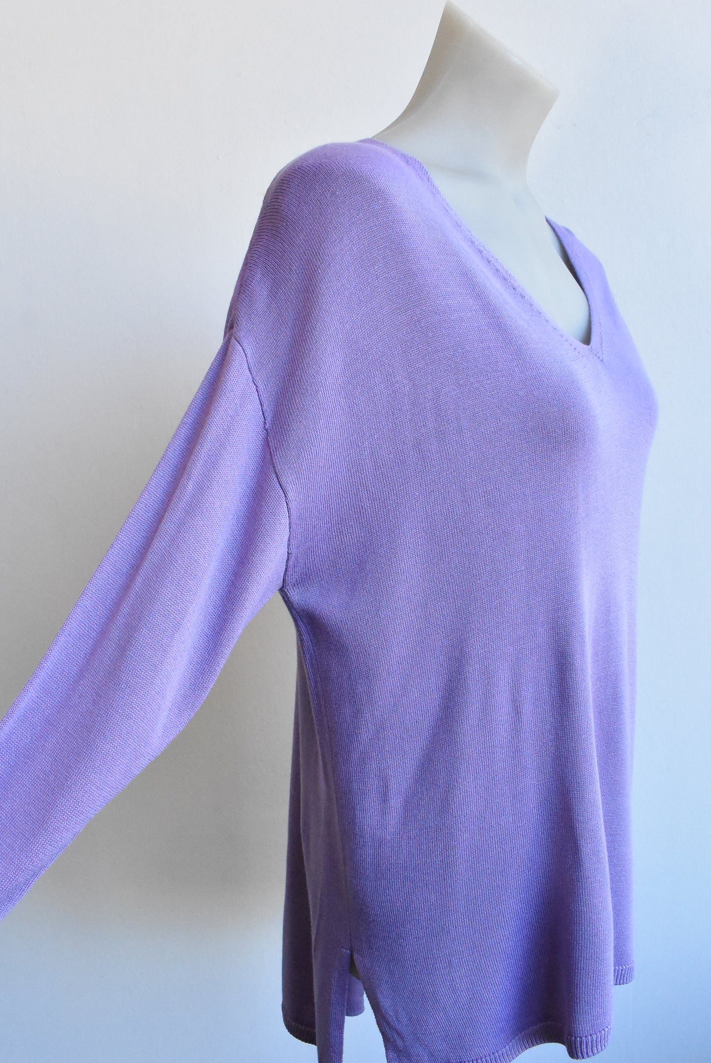 Decjuba lilac v-neck long sleeve top, size M