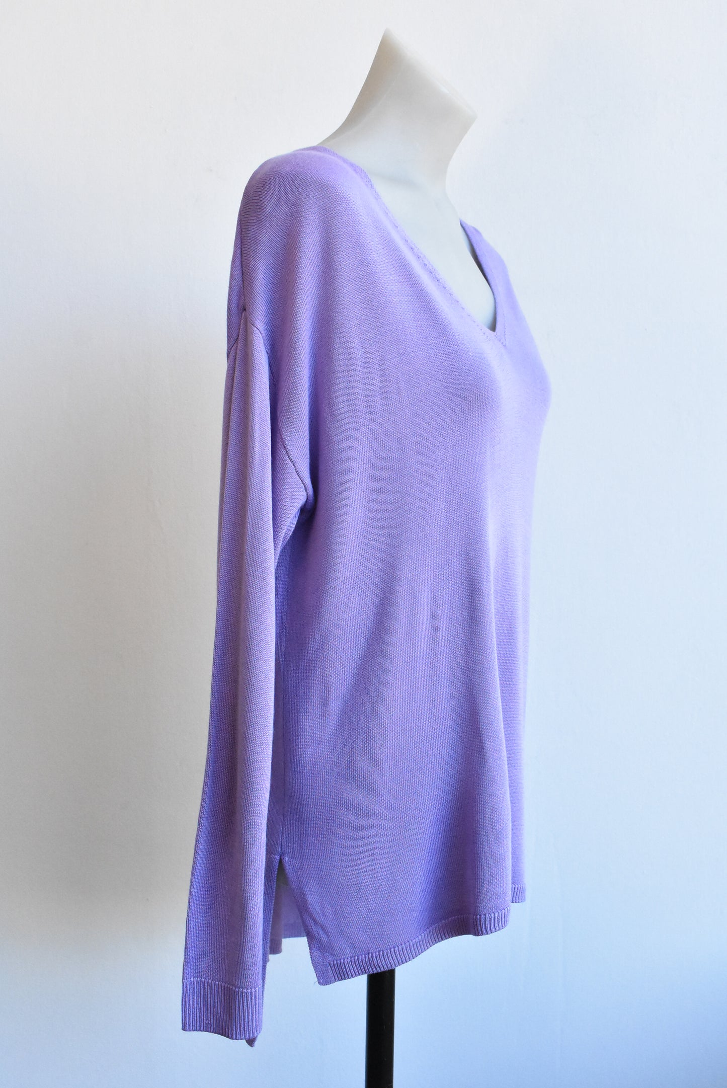 Decjuba lilac v-neck long sleeve top, size M