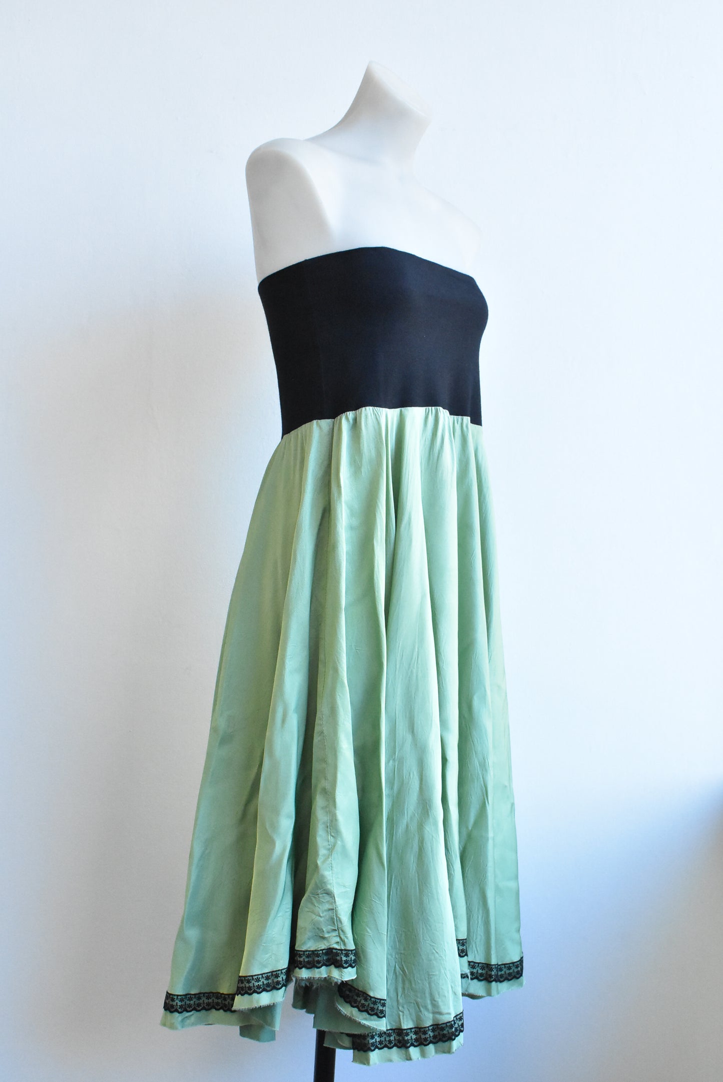 Caravan green lace-hemmed skirt/dress, size L
