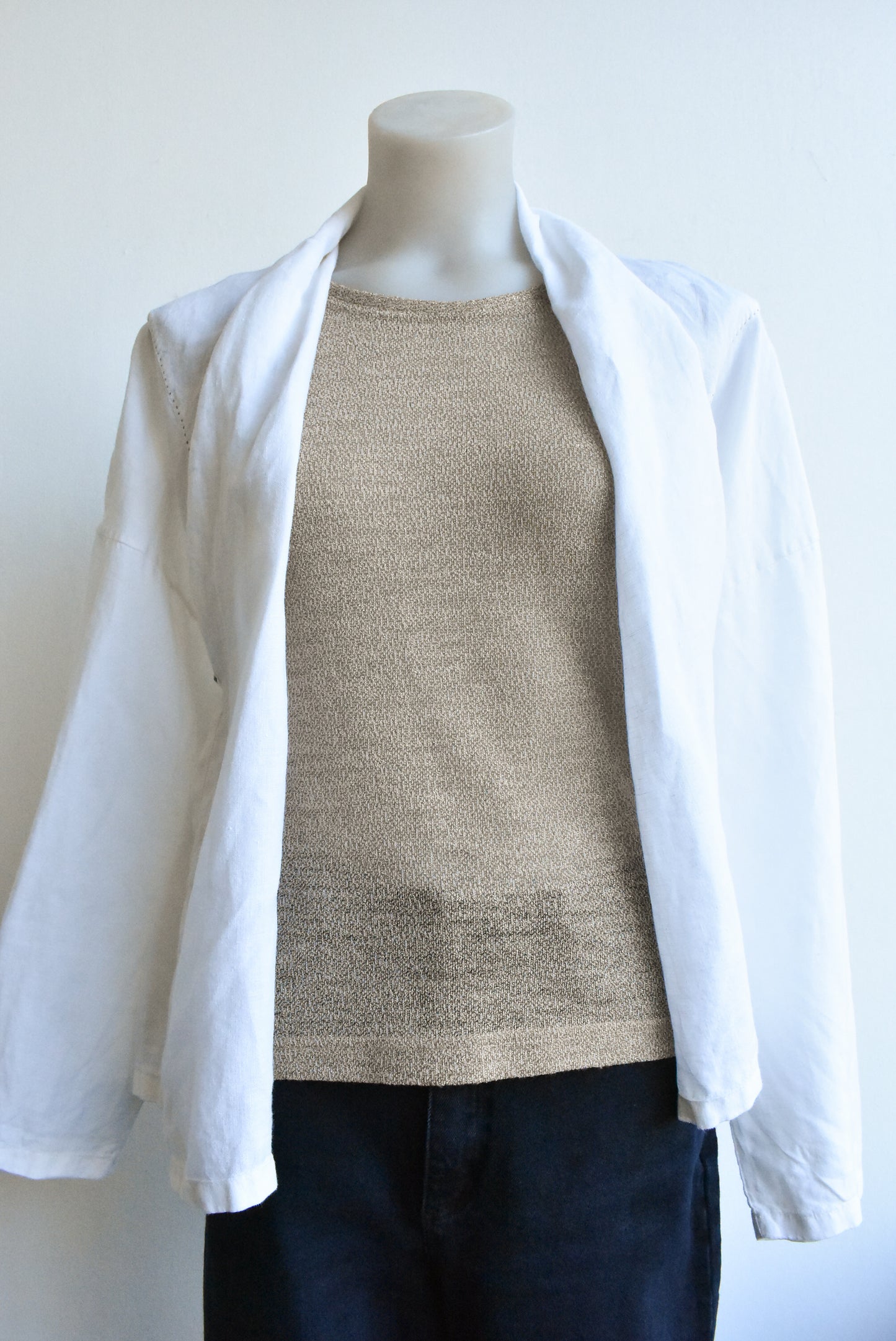 Crea Concept white linen shrug, 42