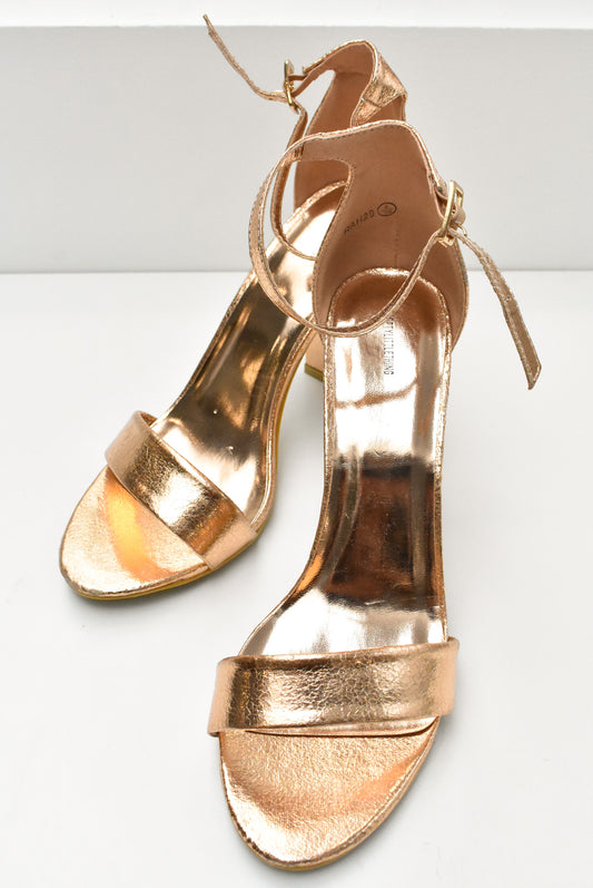 Pretty Little Things shiny gold heels, 39