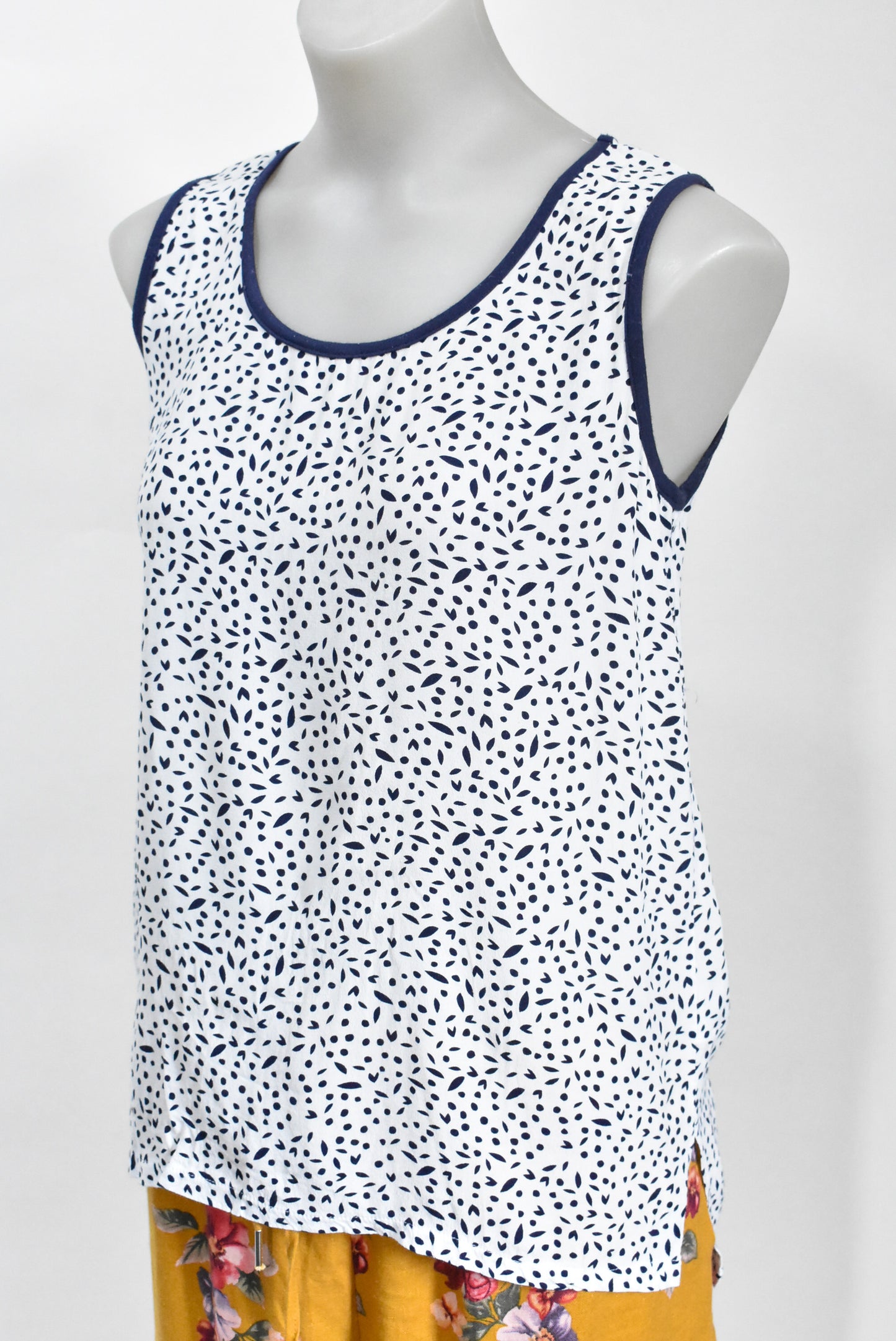 I AM (Andrea Moore) sleeveless top, 8