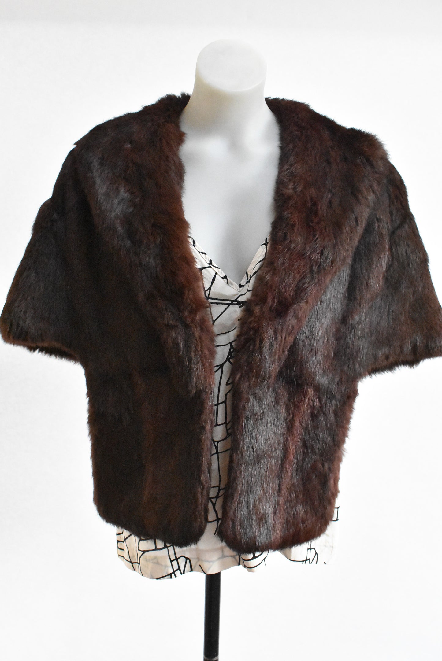 Cape, faux-fur, No label, reddish brown, size Medium