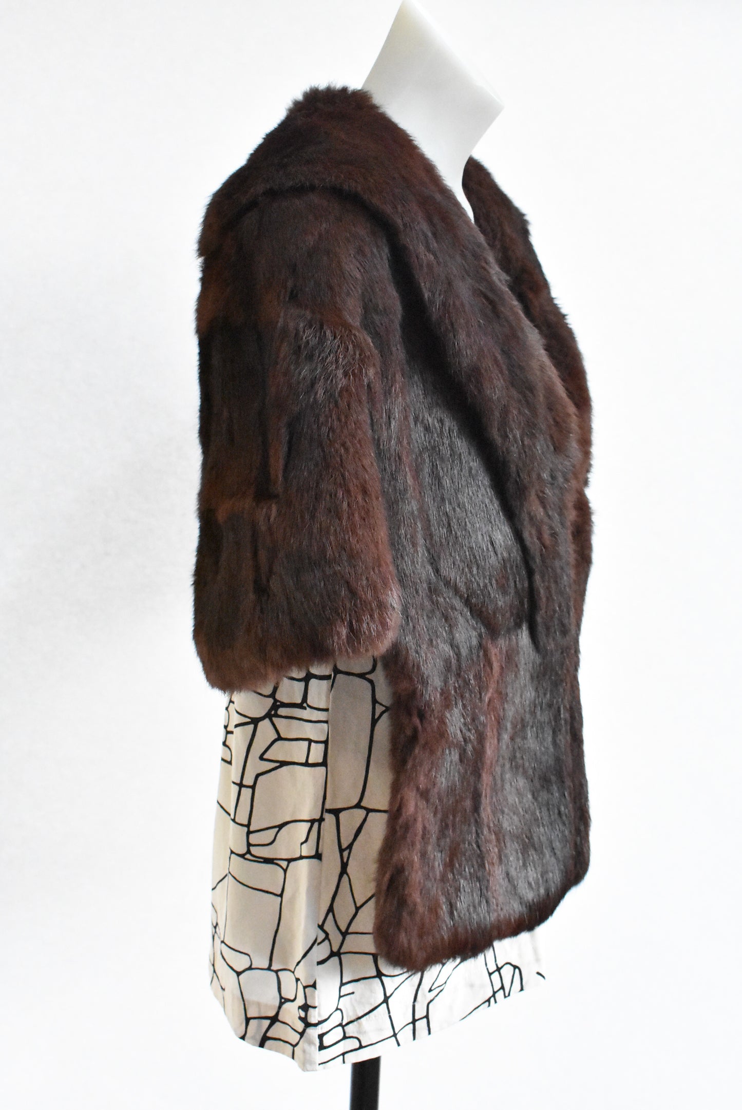 Cape, faux-fur, No label, reddish brown, size Medium