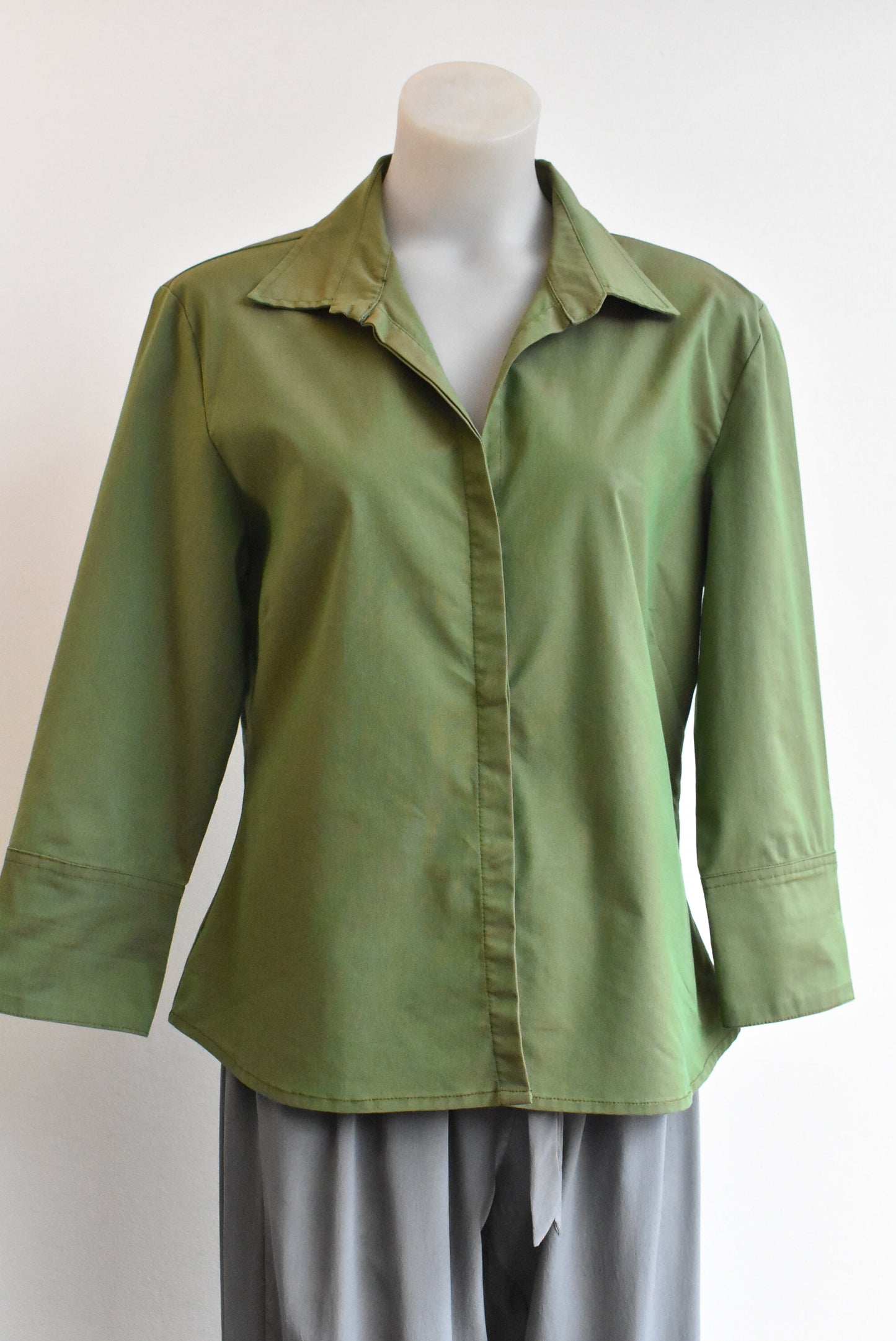 Jean Jones retro green and red shirt, size M