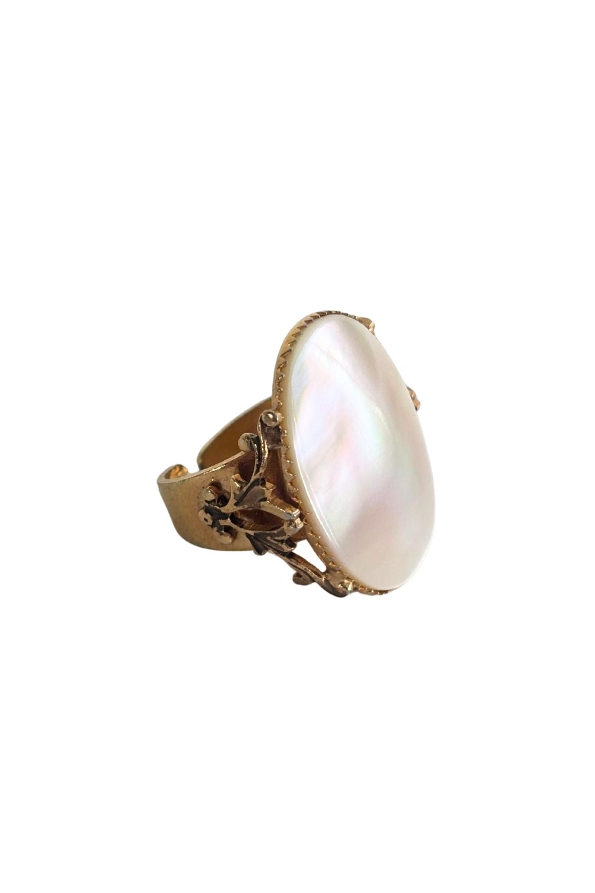 Vintage mother of pearl costume ring