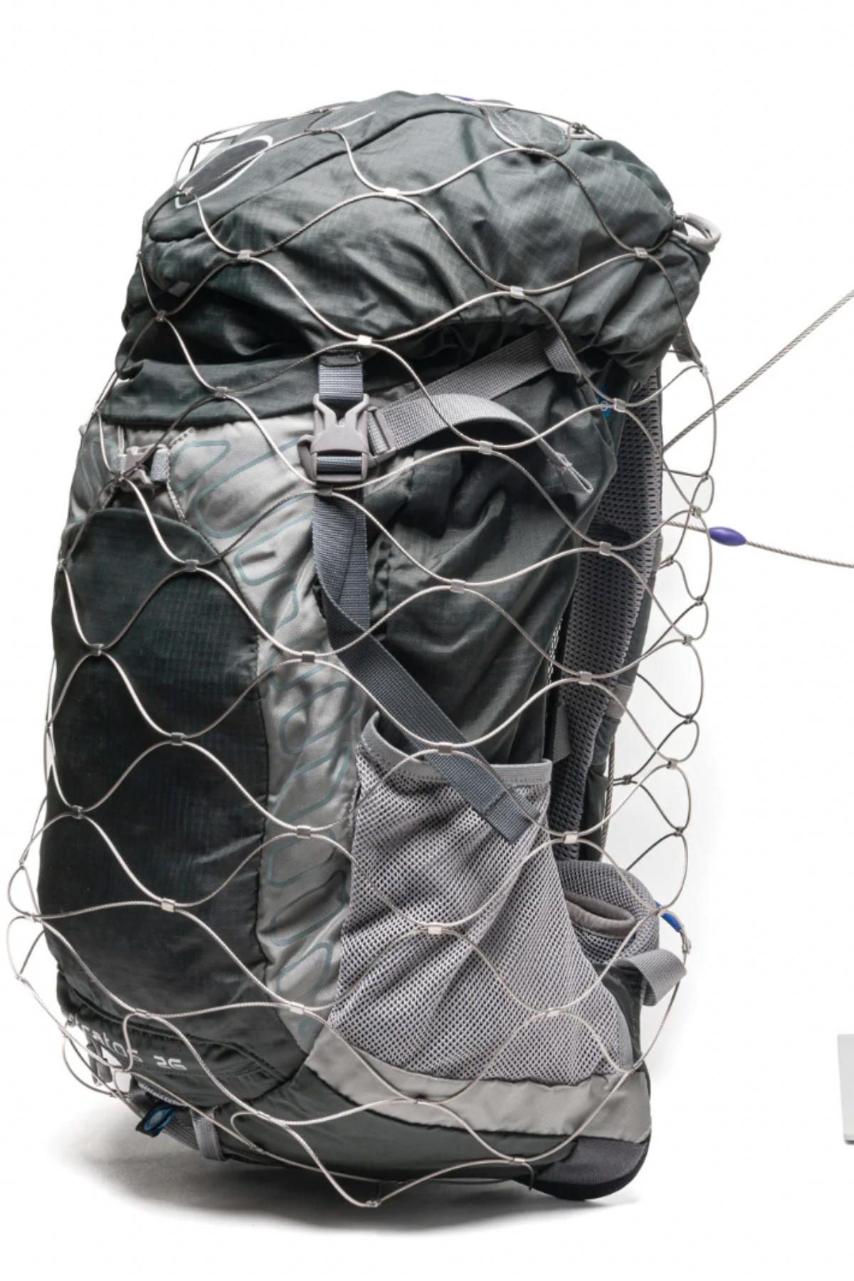 Pacsafe 85L anti-theft mesh protector