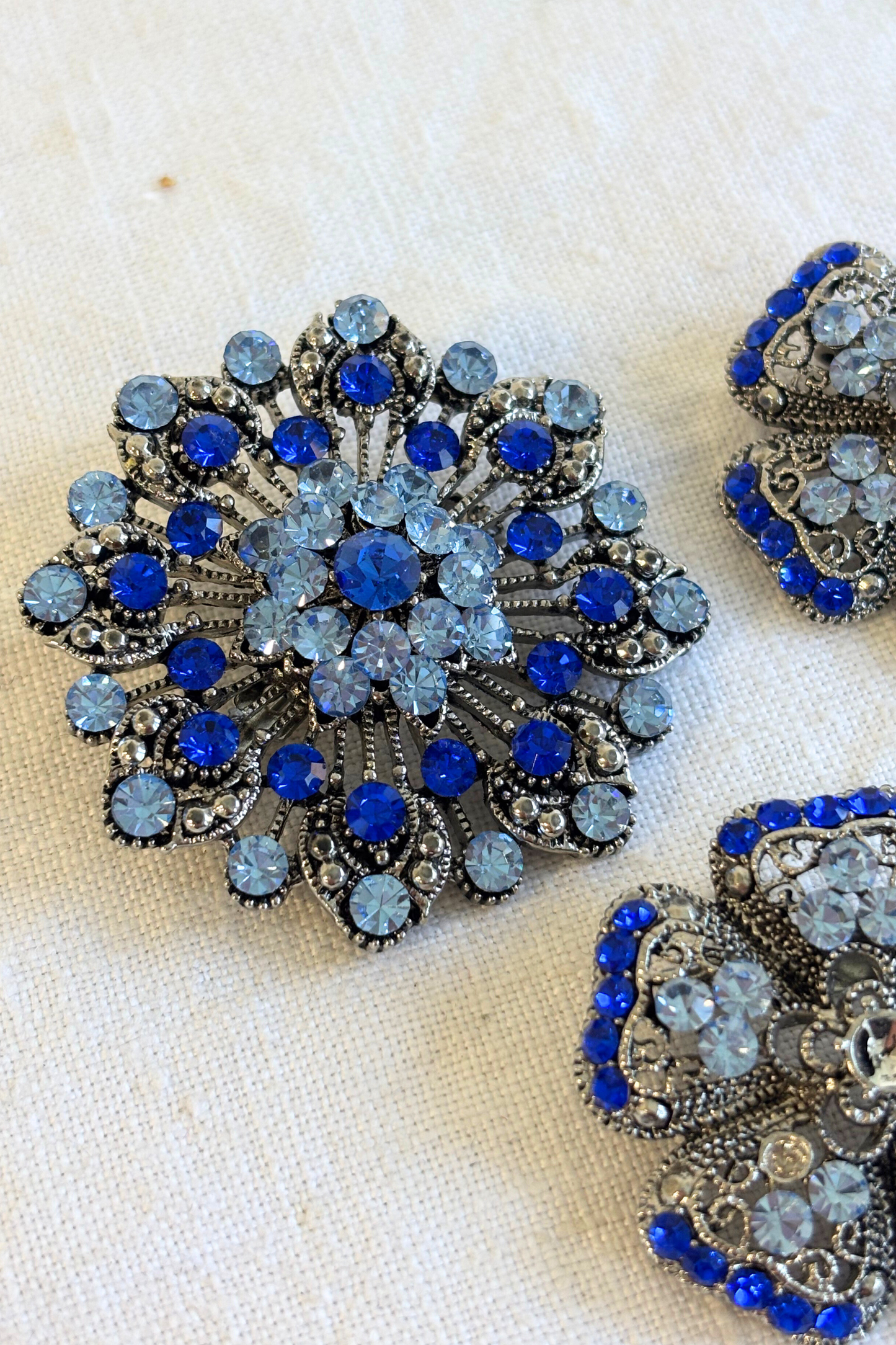 Glitzy blue brooch bundle