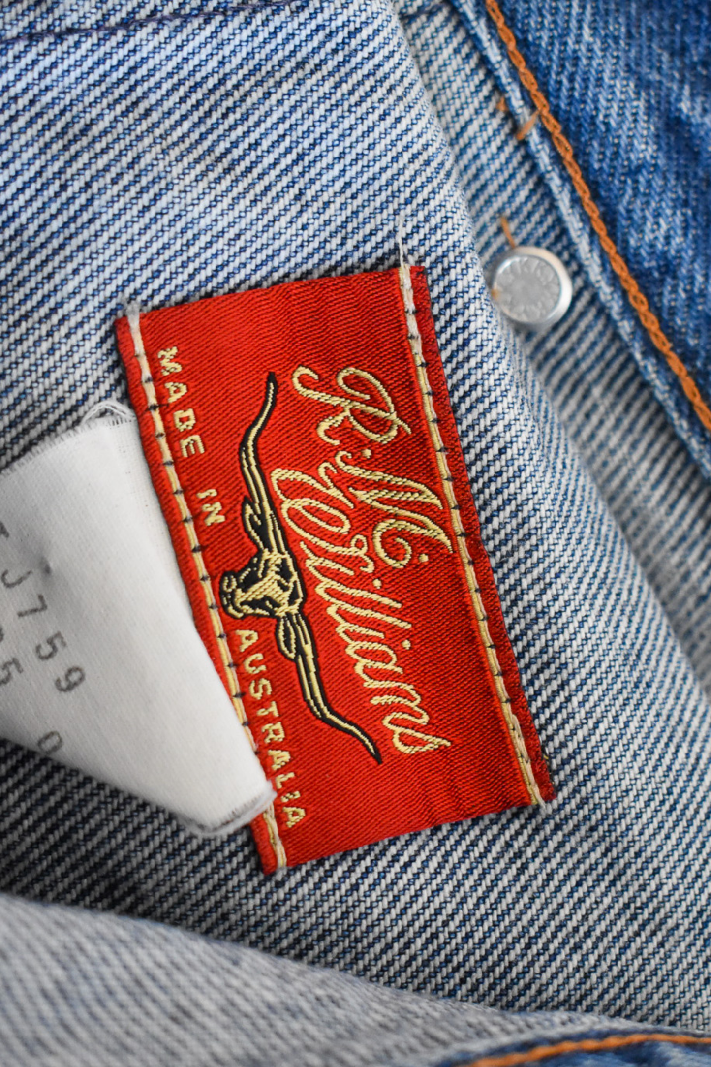 R.M. Williams straight cut light was denim jeans, 33R