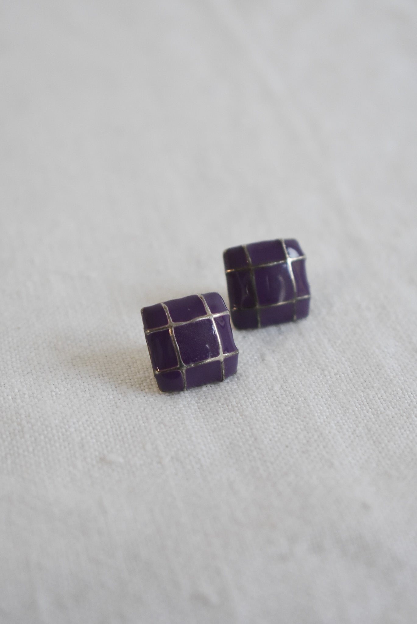 Retro glossy purple studs