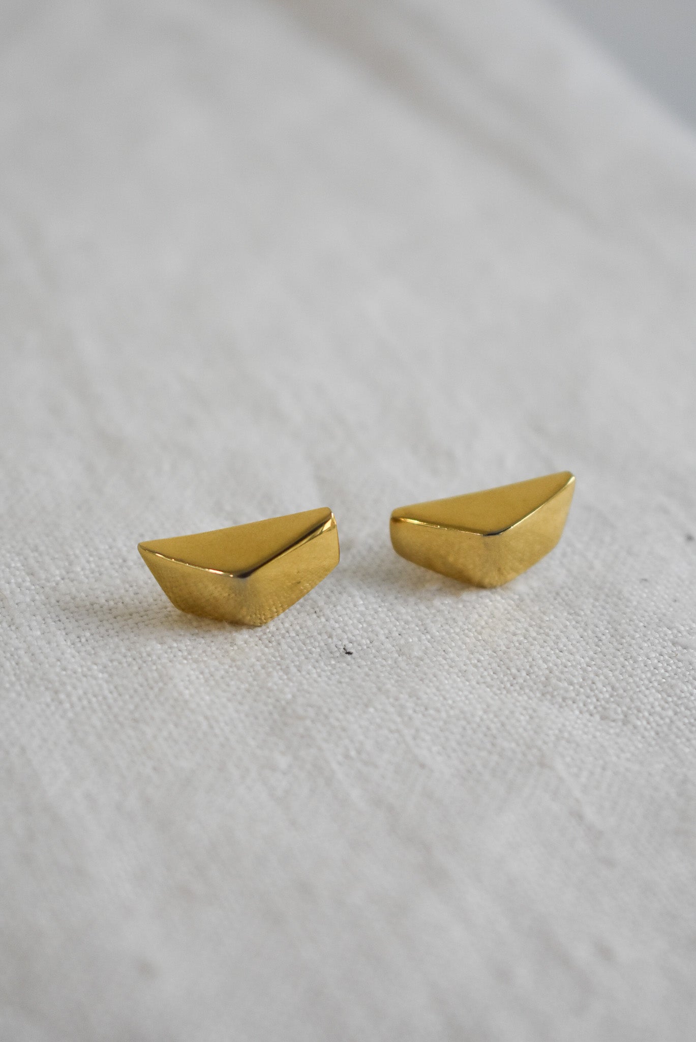 Funky retro golden studs