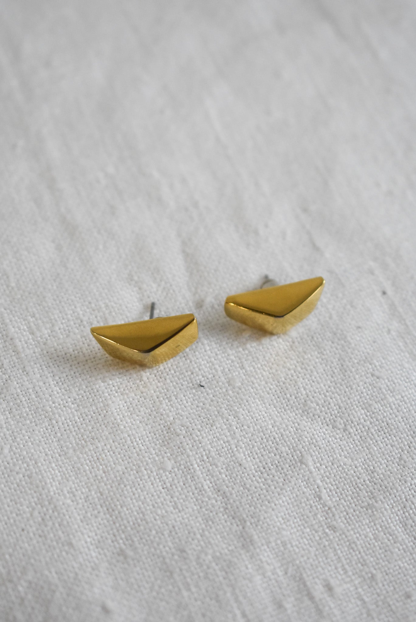 Funky retro golden studs
