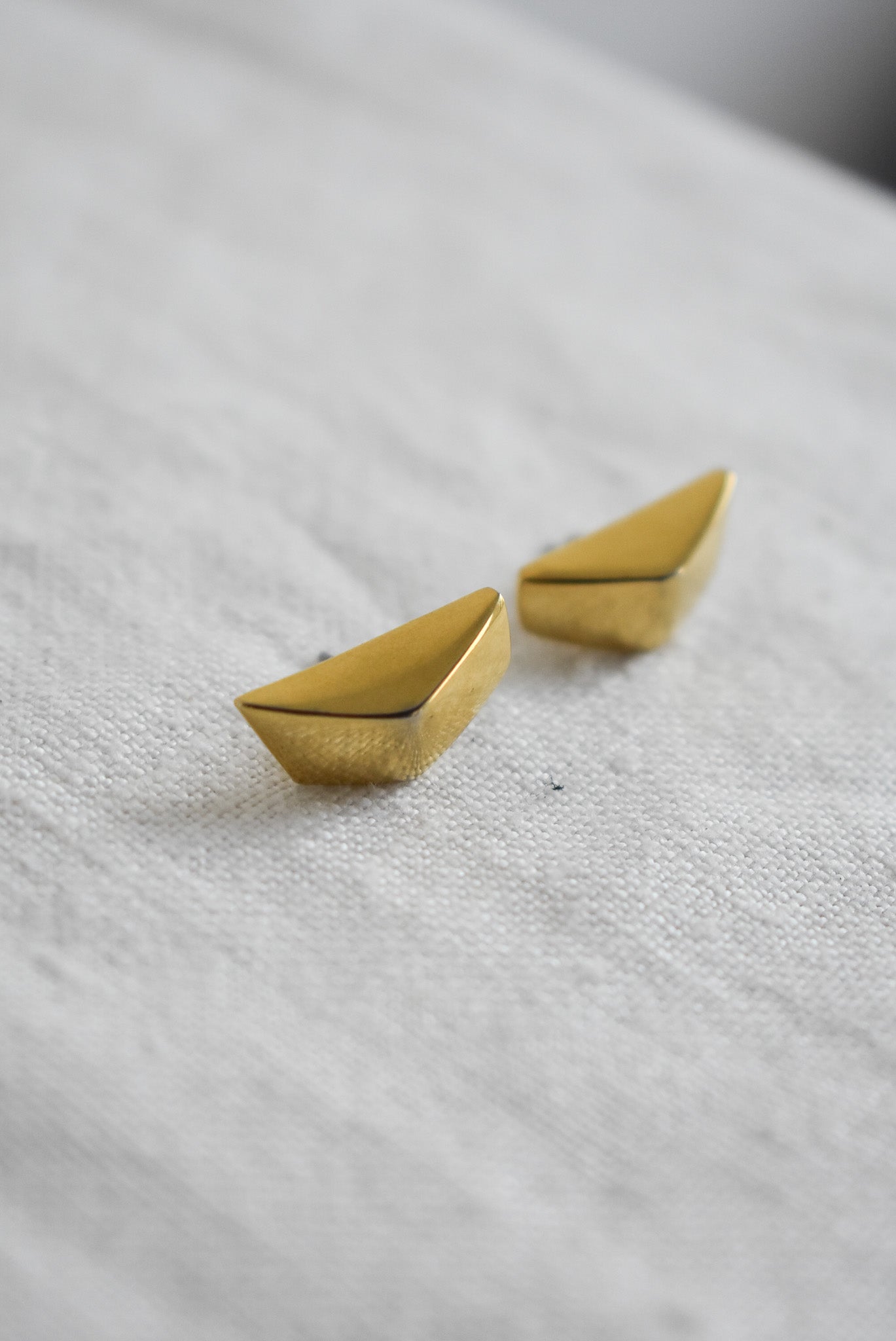 Funky retro golden studs