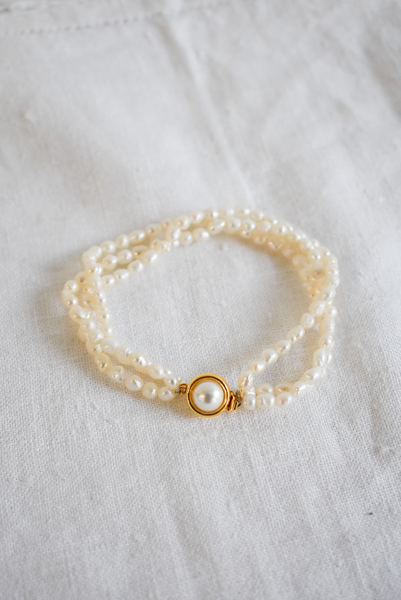 Dainty pearl bracelet