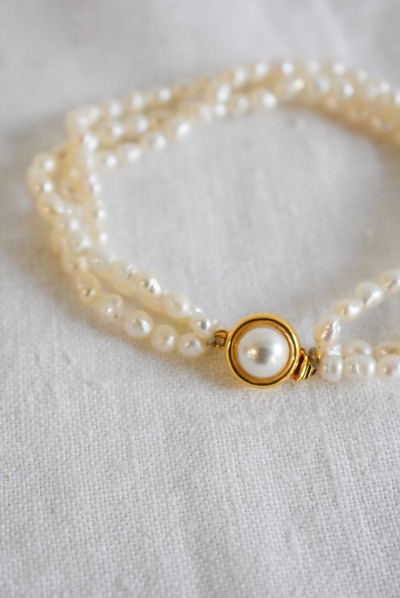 Dainty pearl bracelet
