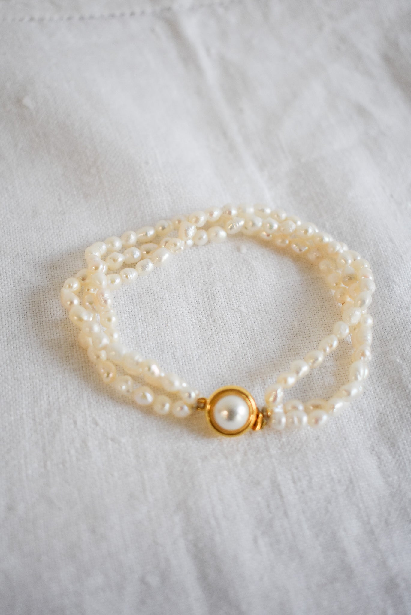 Dainty pearl bracelet