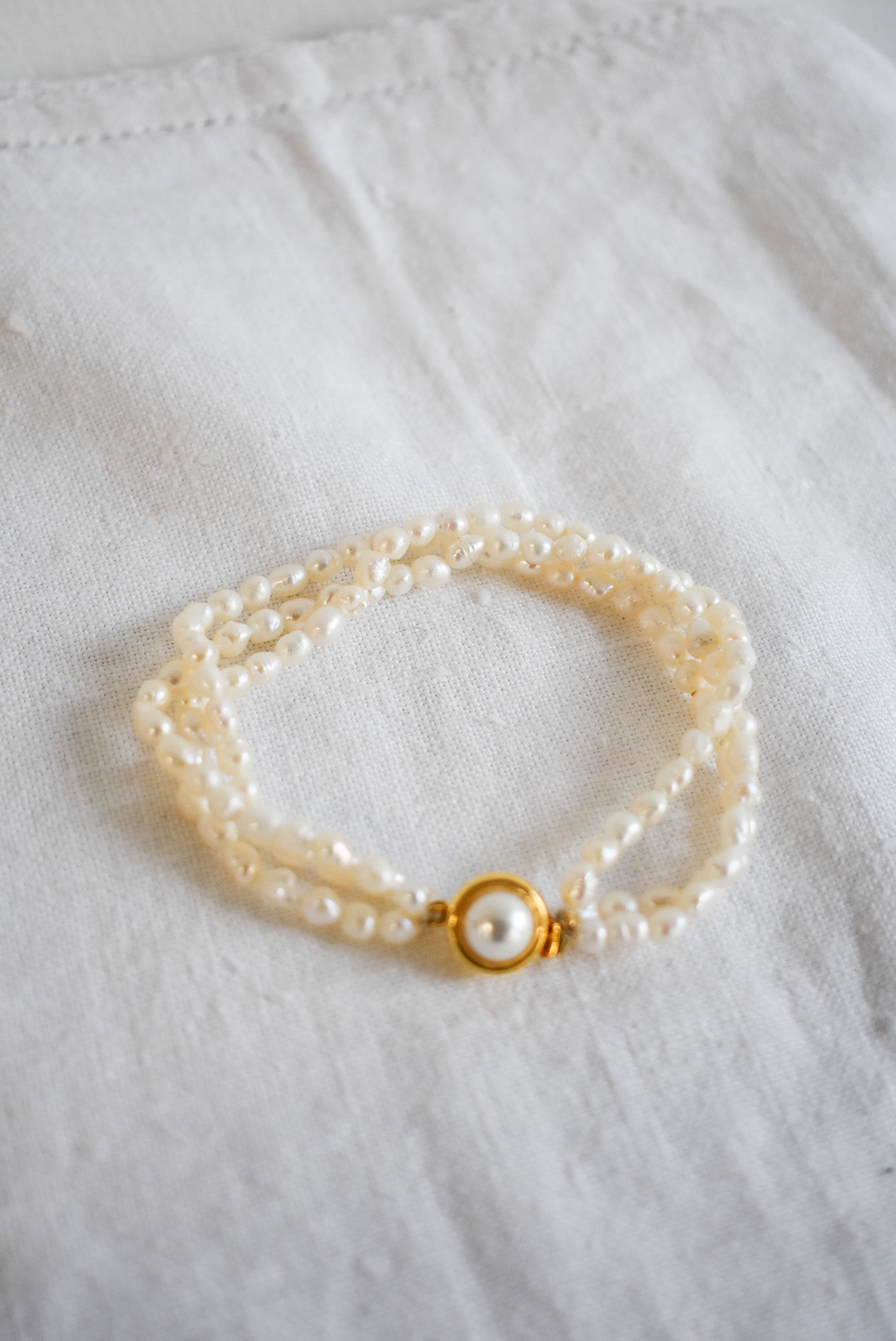Dainty pearl bracelet