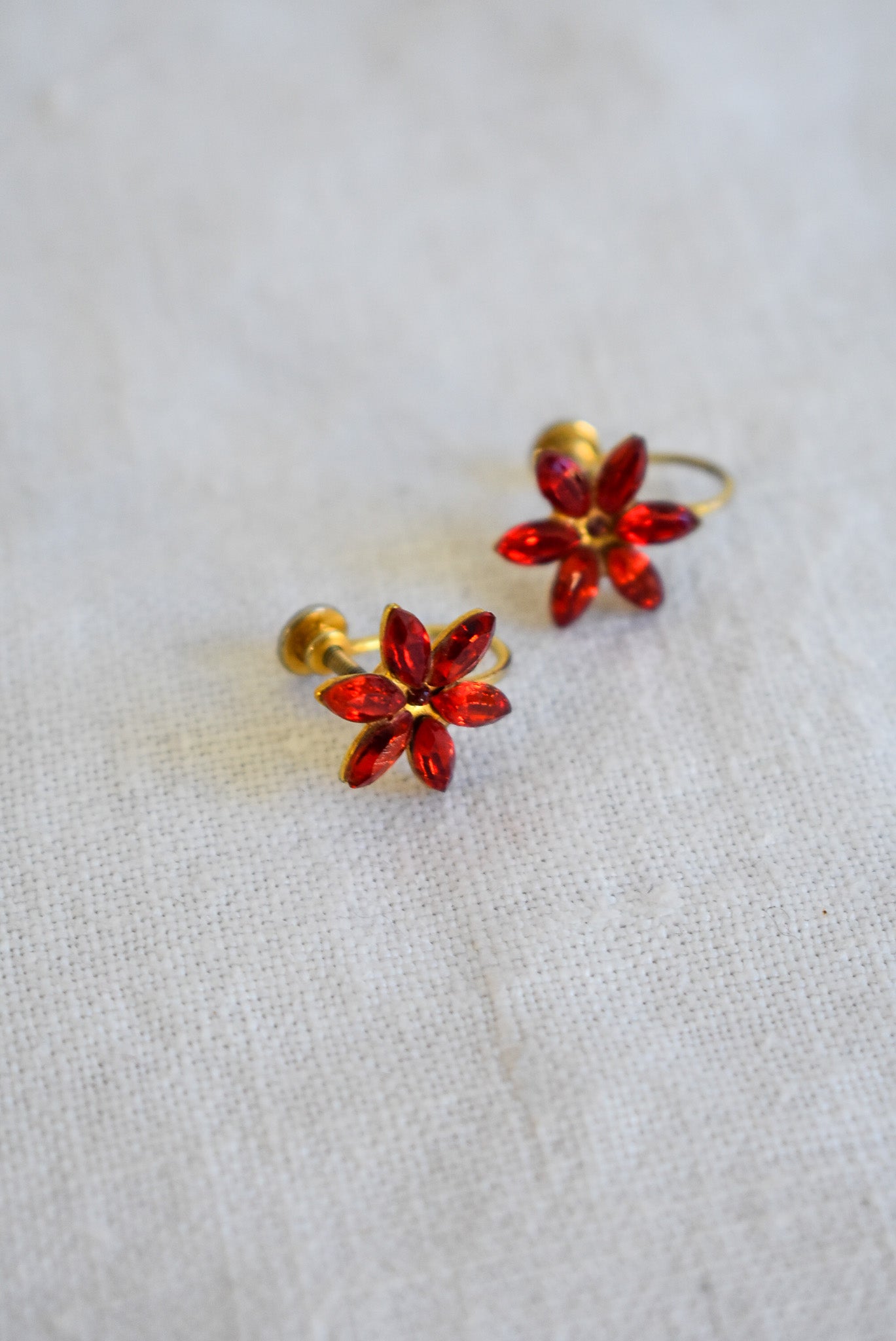 Vintage faux ruby flower screw on earrings