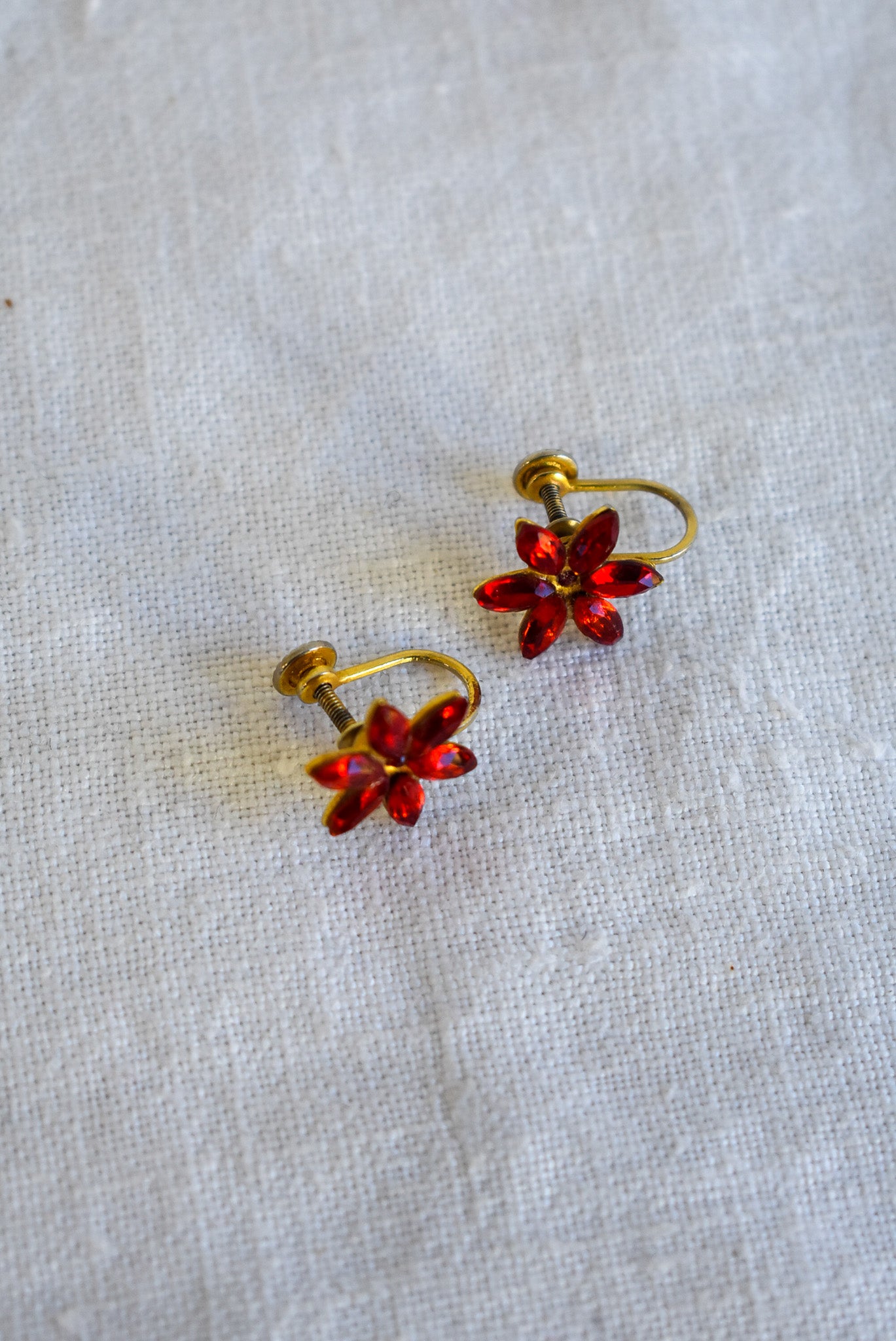 Vintage faux ruby flower screw on earrings