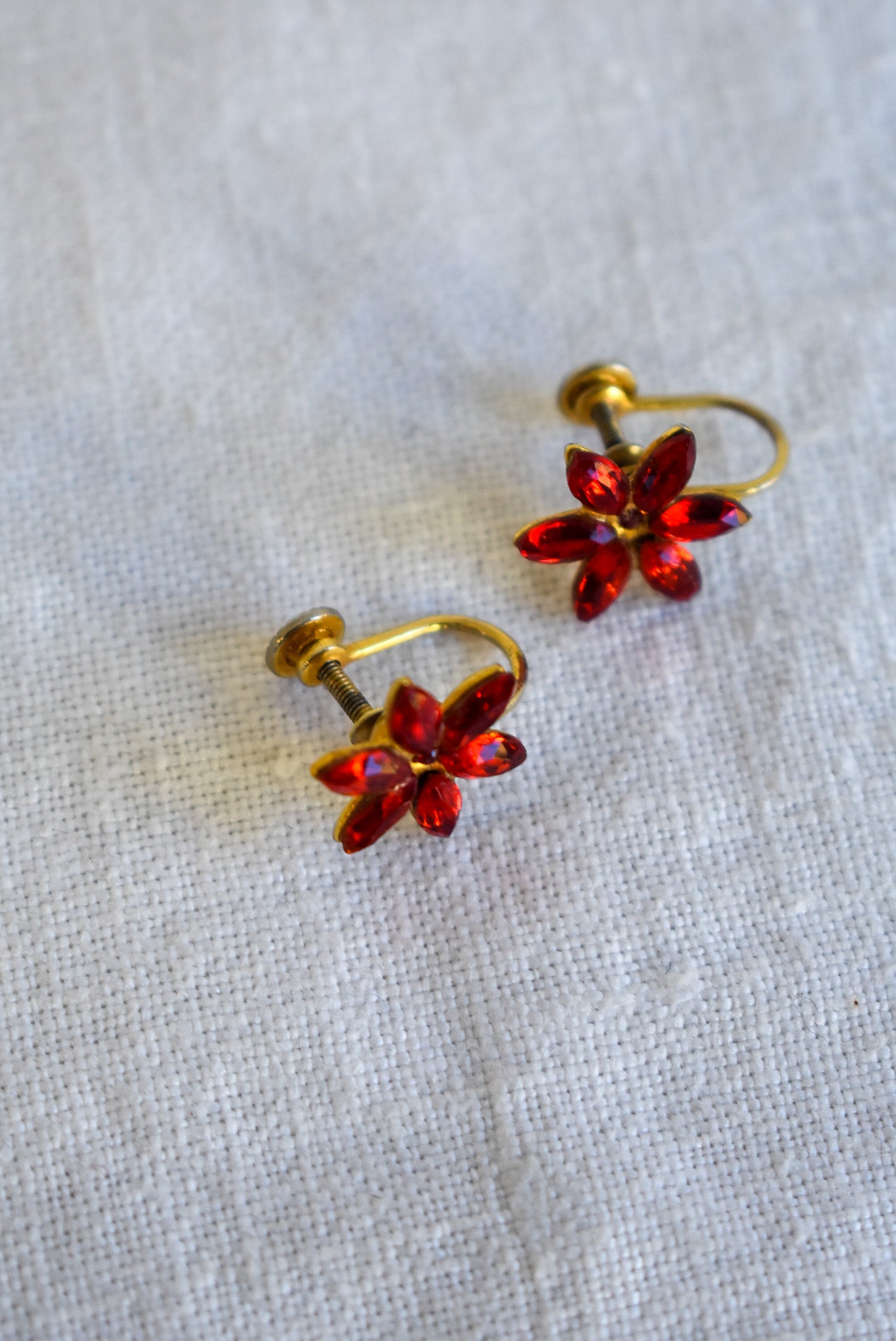 Vintage faux ruby flower screw on earrings