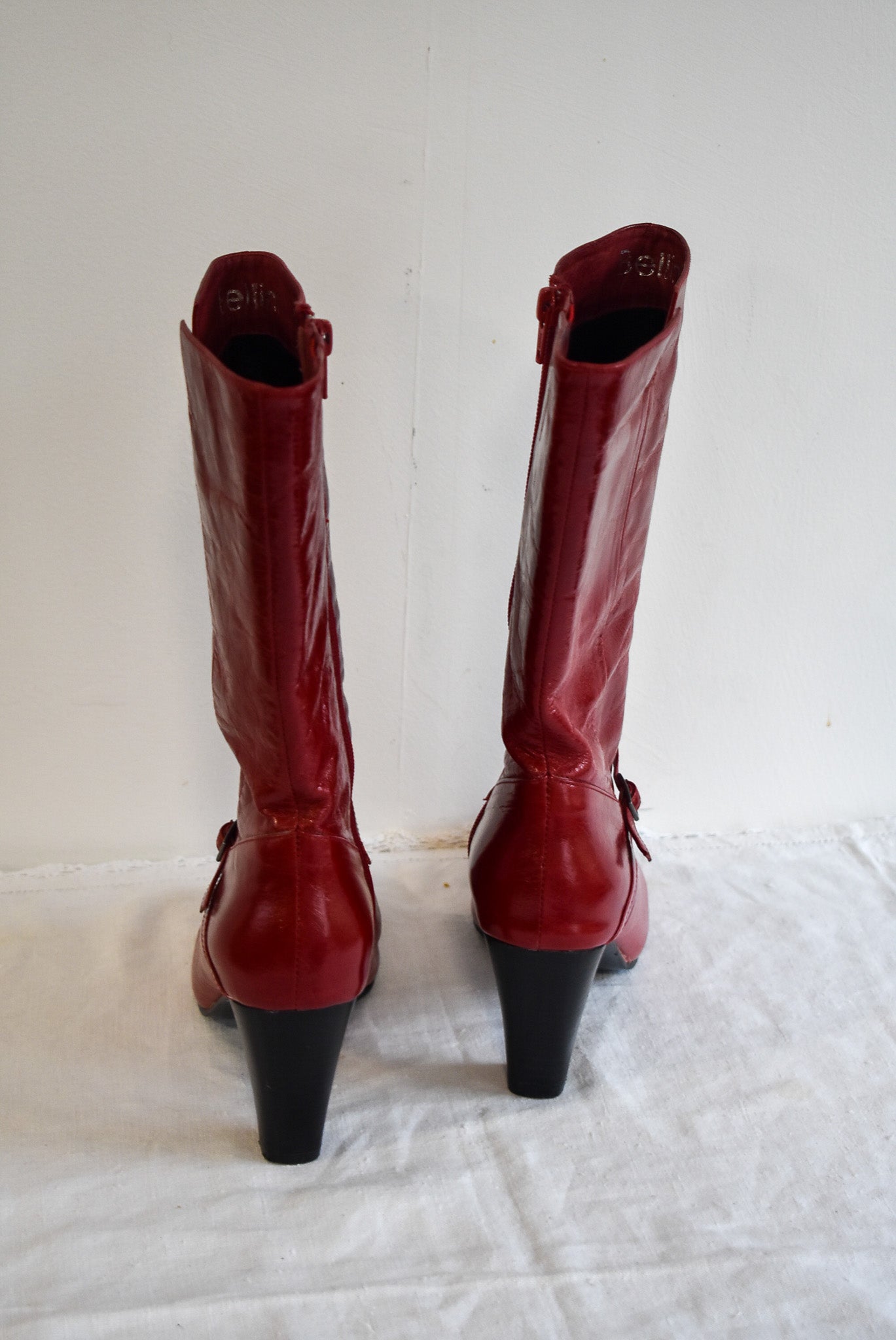 Super cute faux leather mid-calf red boots, 37
