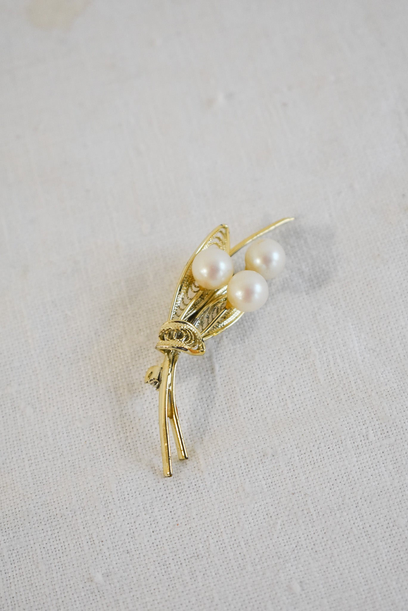 Faux pearl flower bouquet brooch