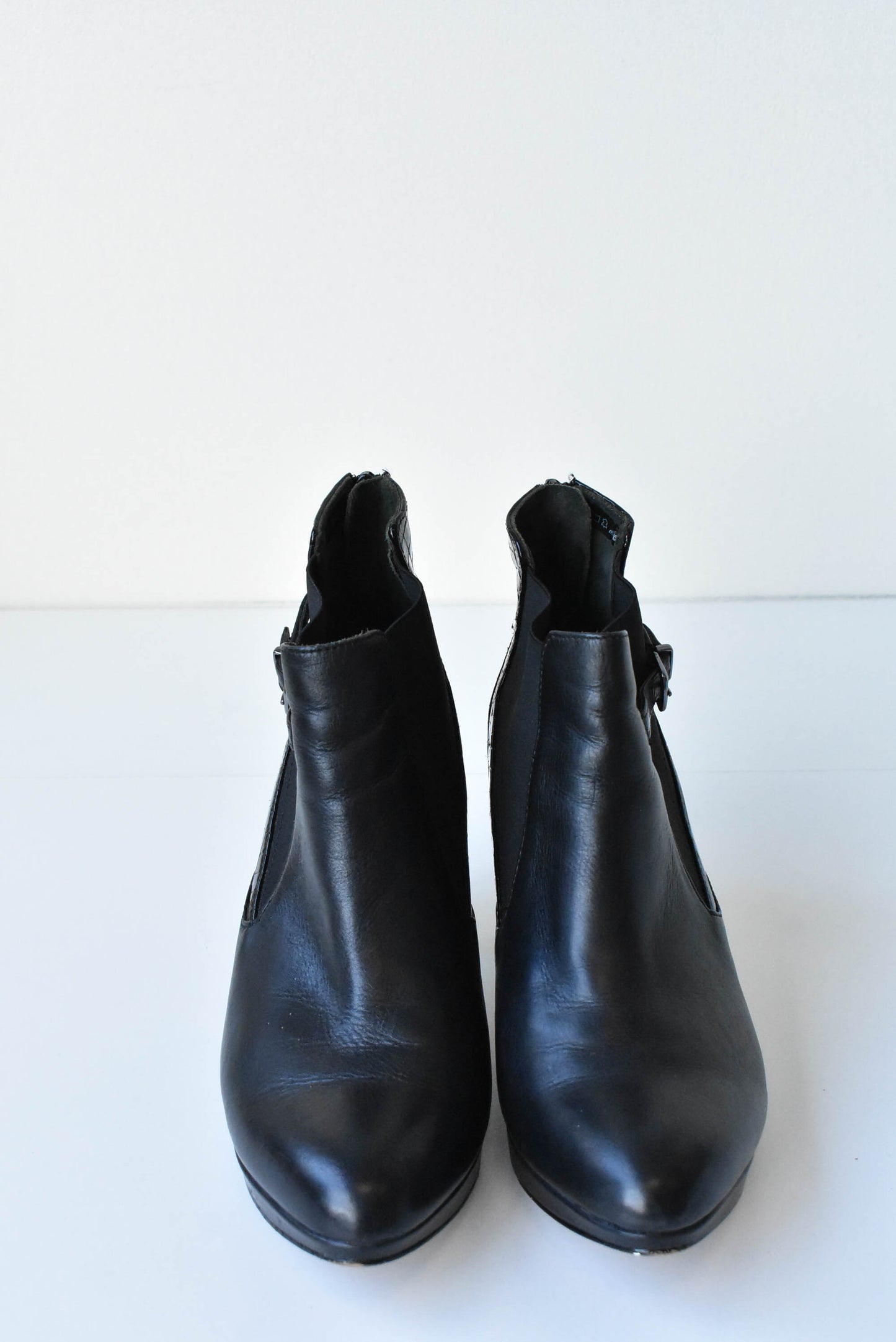 Ziera leather black scaled ankle boot heels, size 39.5