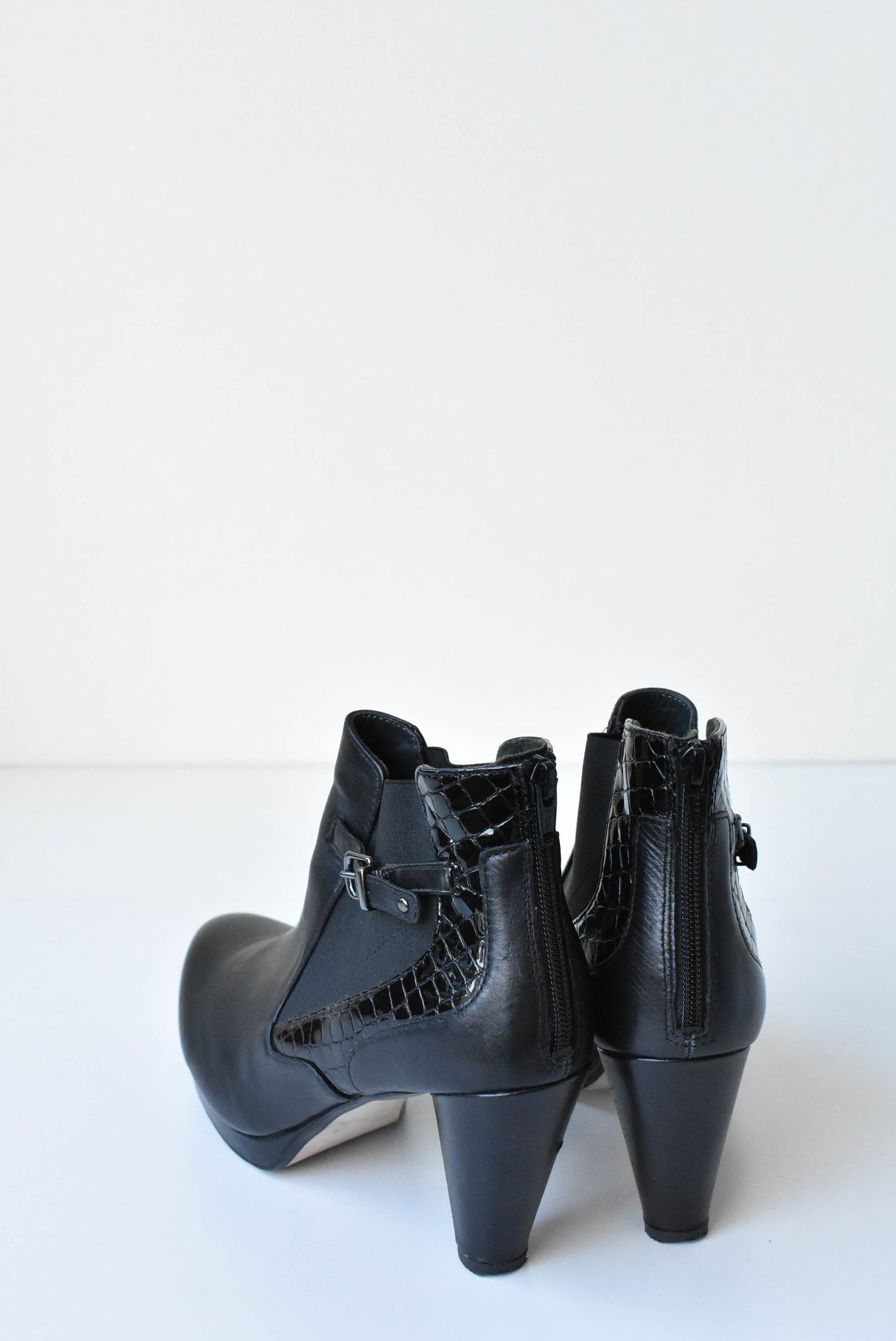 Ziera leather black scaled ankle boot heels, size 39.5