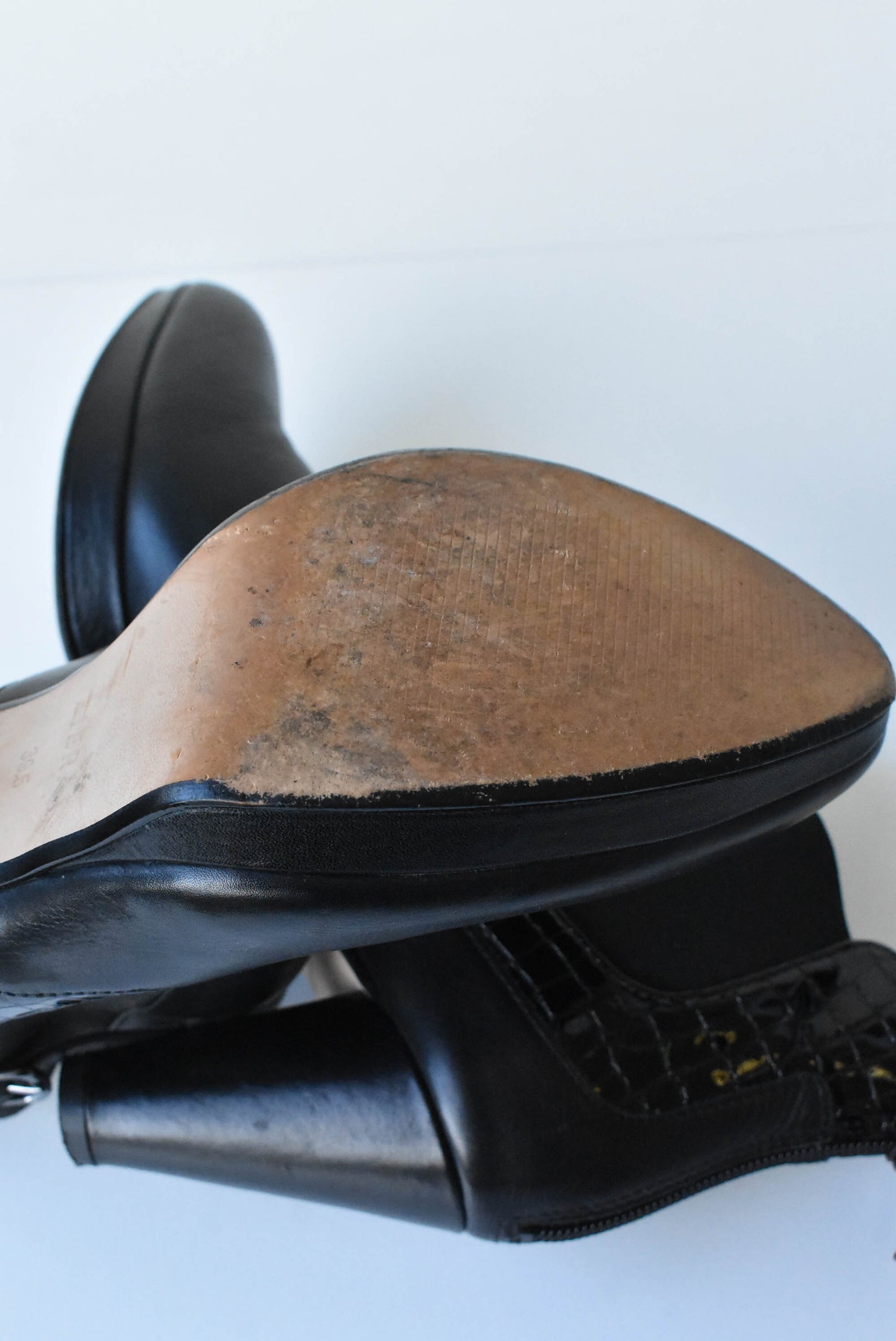 Ziera leather black scaled ankle boot heels, size 39.5