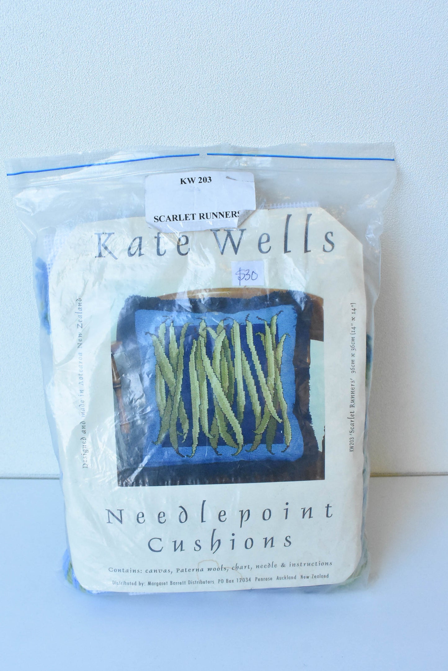 Needlepoint cushion kit