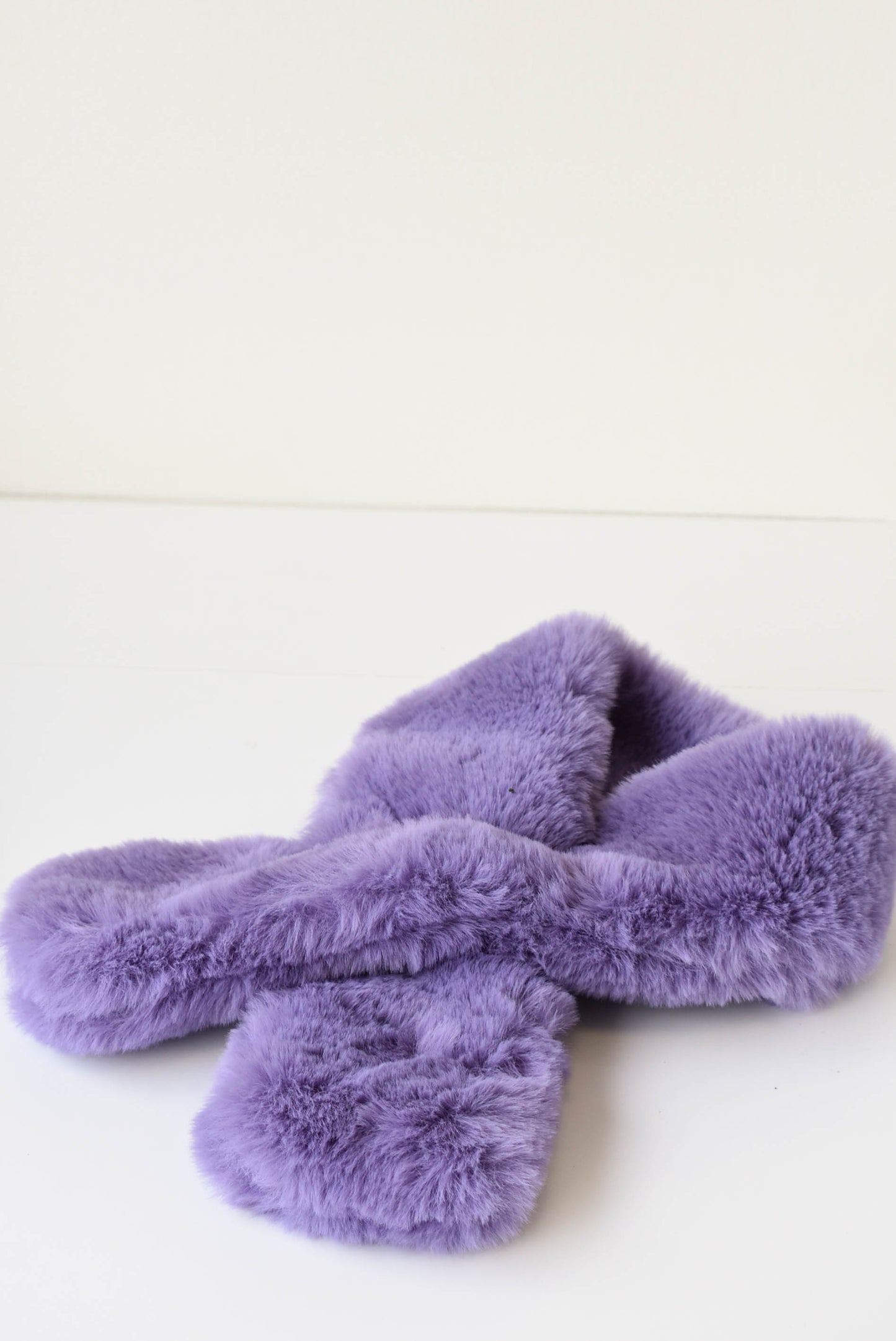 Lilac faux fur scarf