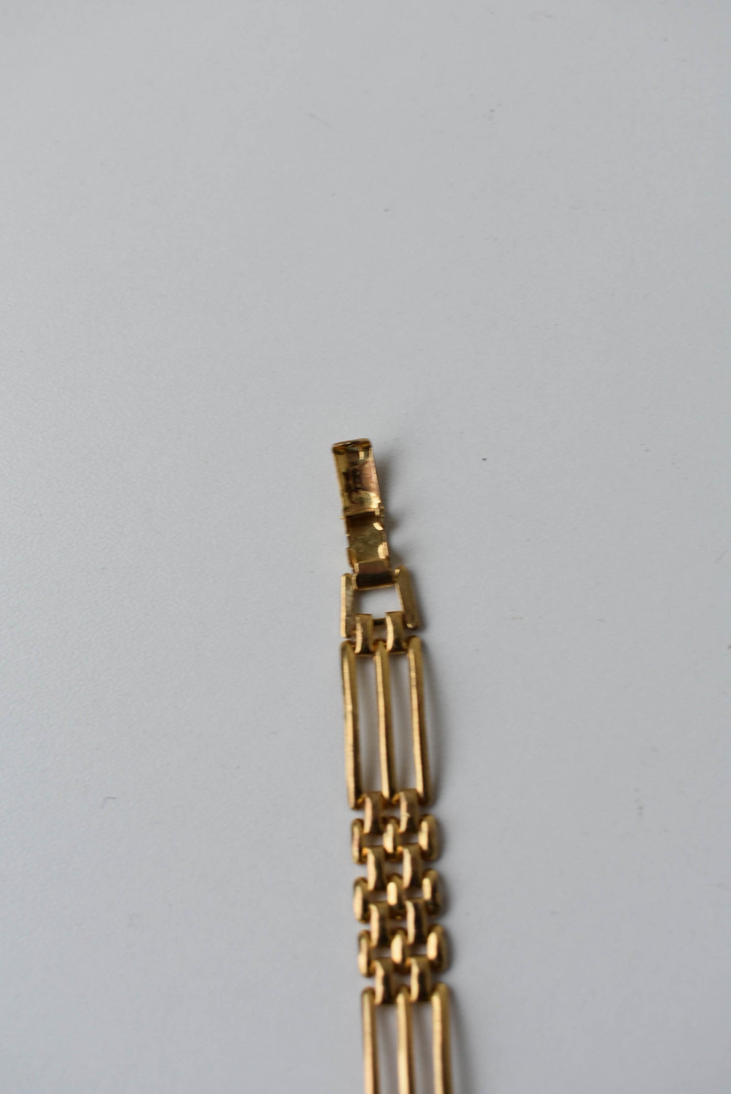 Retro gold tone bracelet